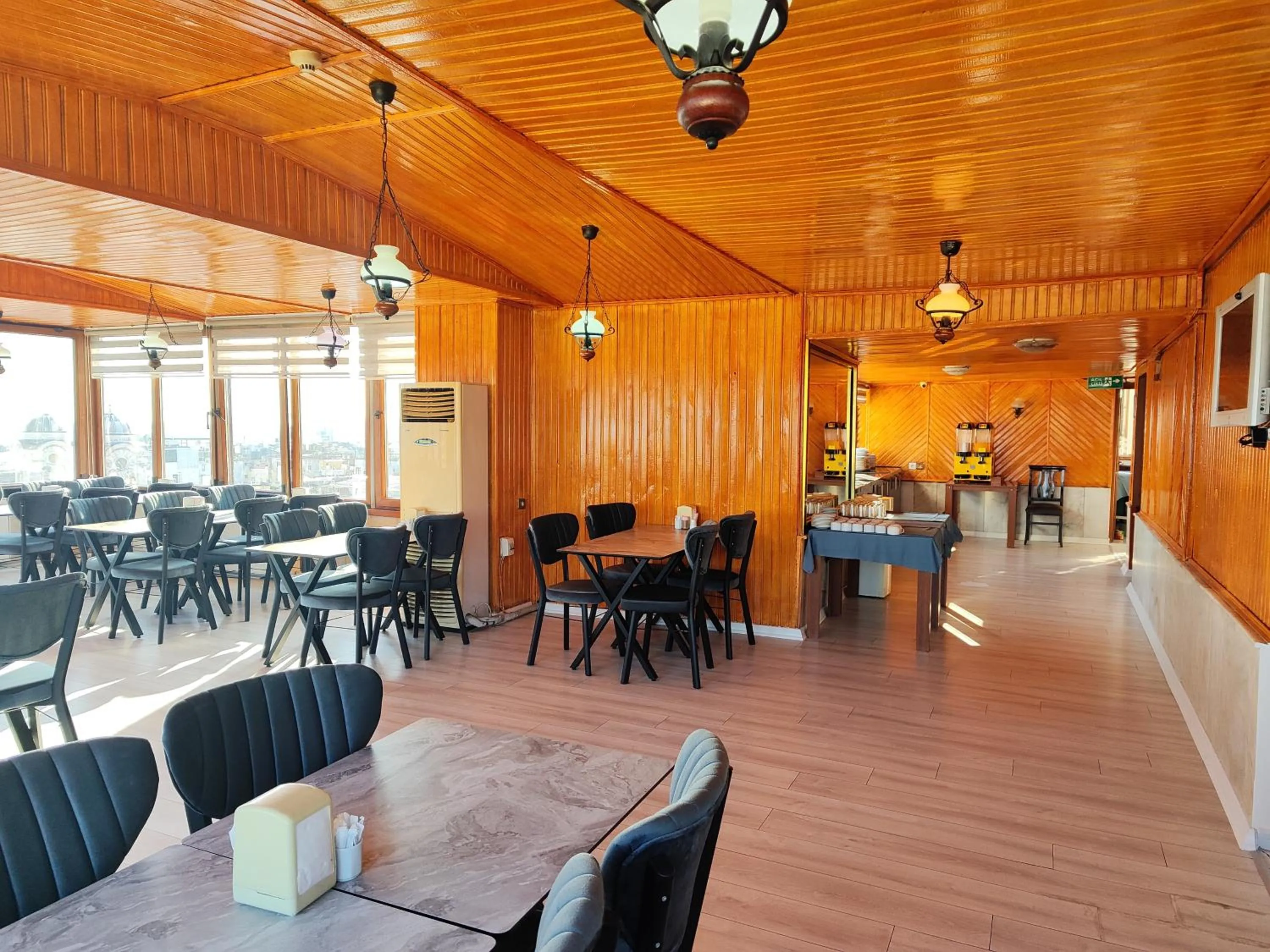 Restaurant/places to eat in Grand Liza Hotel