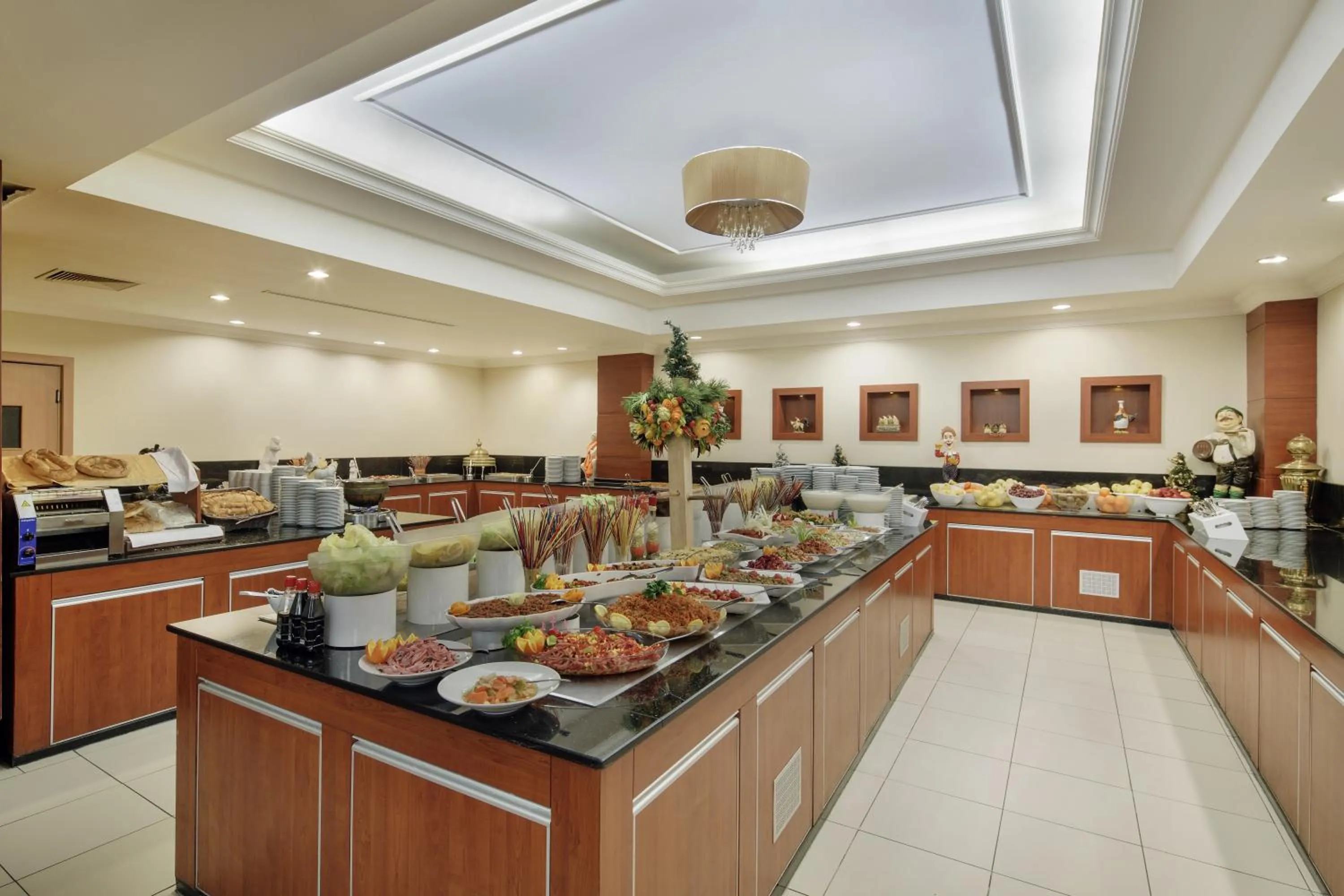 Restaurant/places to eat in Palan Ski & Convention Resort Hotel