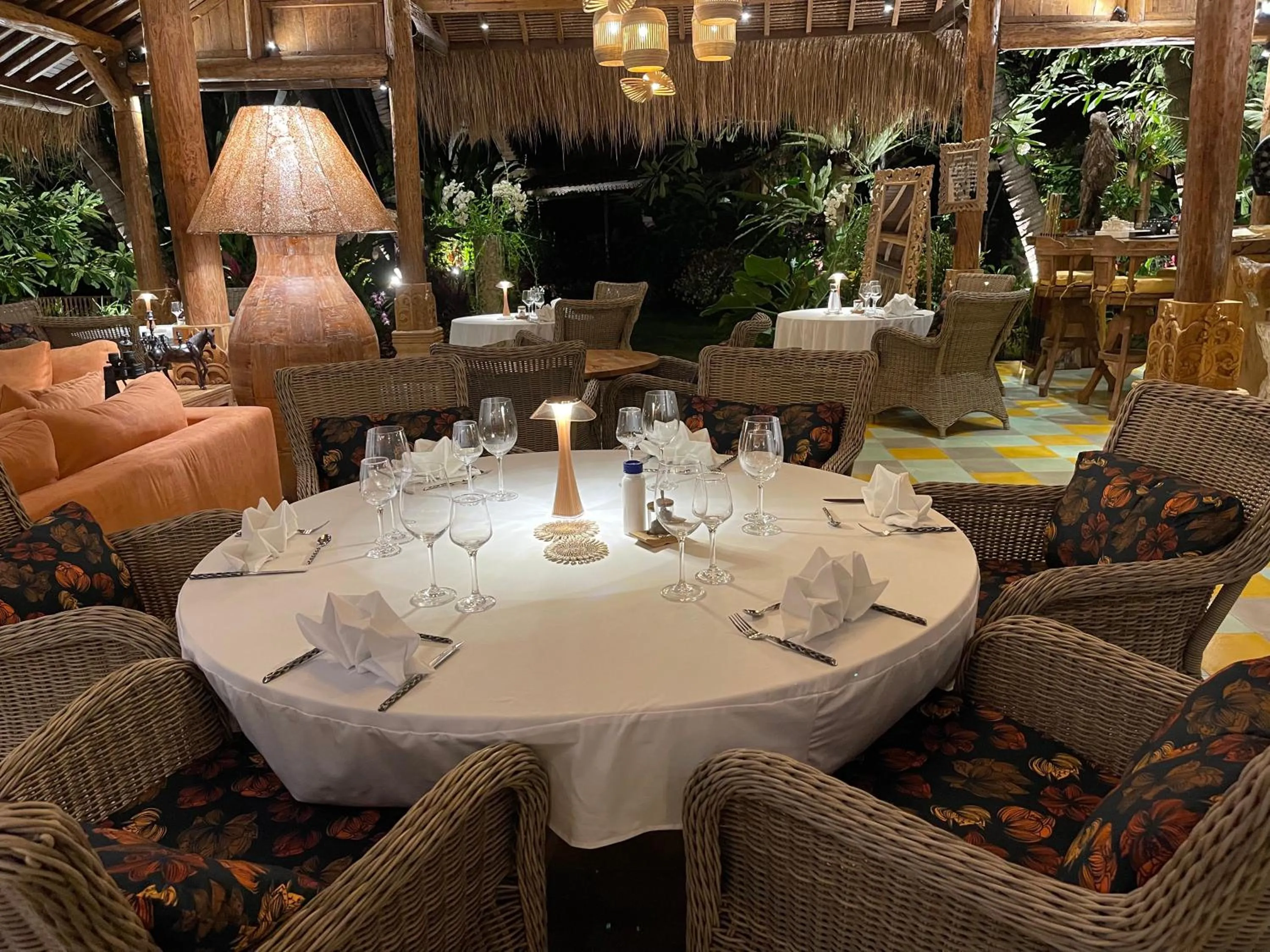 Restaurant/places to eat in Louka Beach Bali