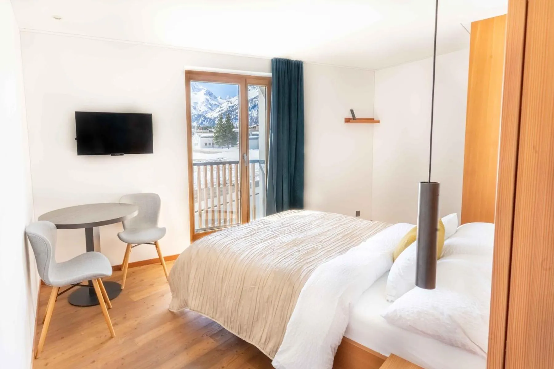 Photo of the whole room, Bed in Longhin Maloja B&B