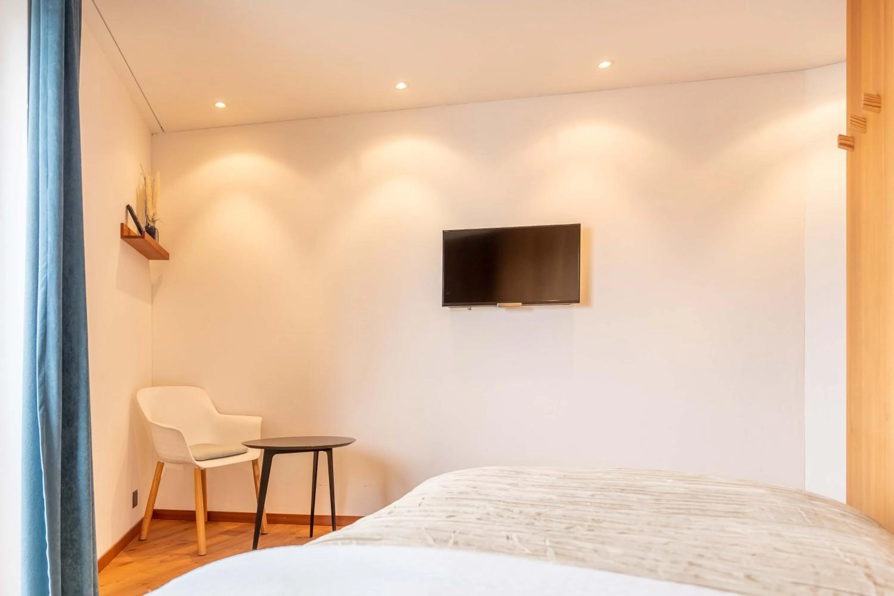 Bedroom, Bed in Longhin Maloja B&B