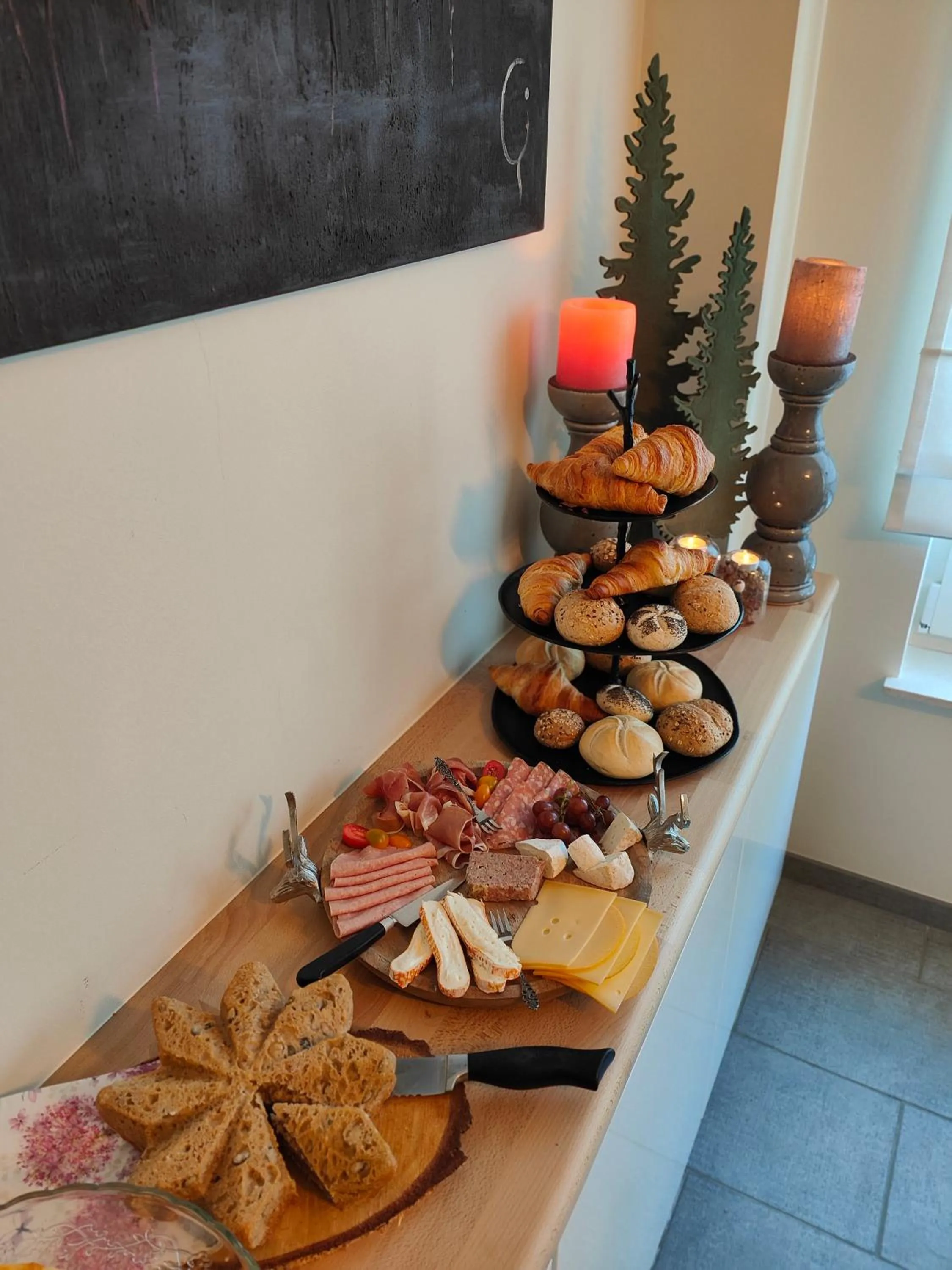 Buffet breakfast in B&B Maison Durbois