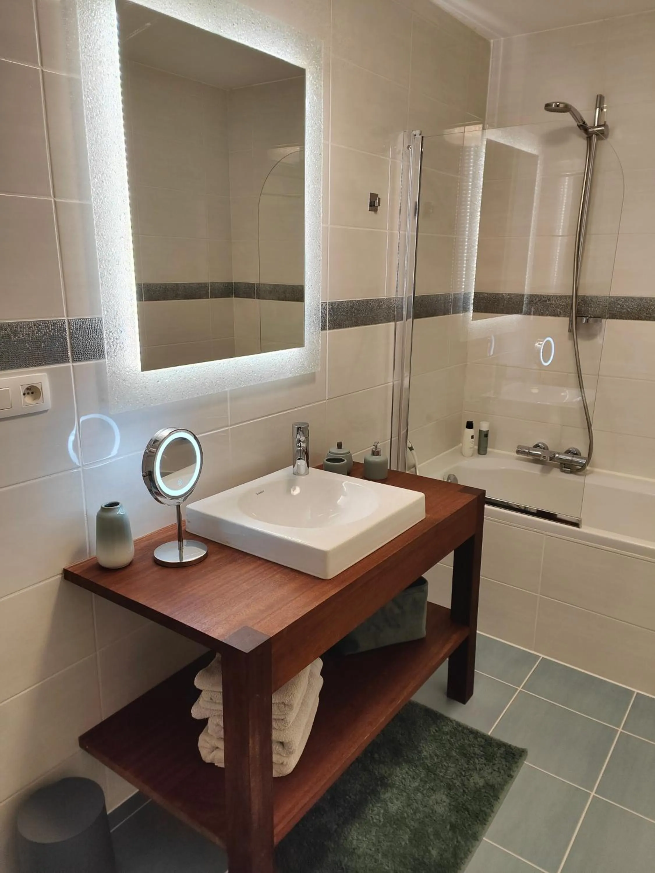 Shower in B&B Maison Durbois