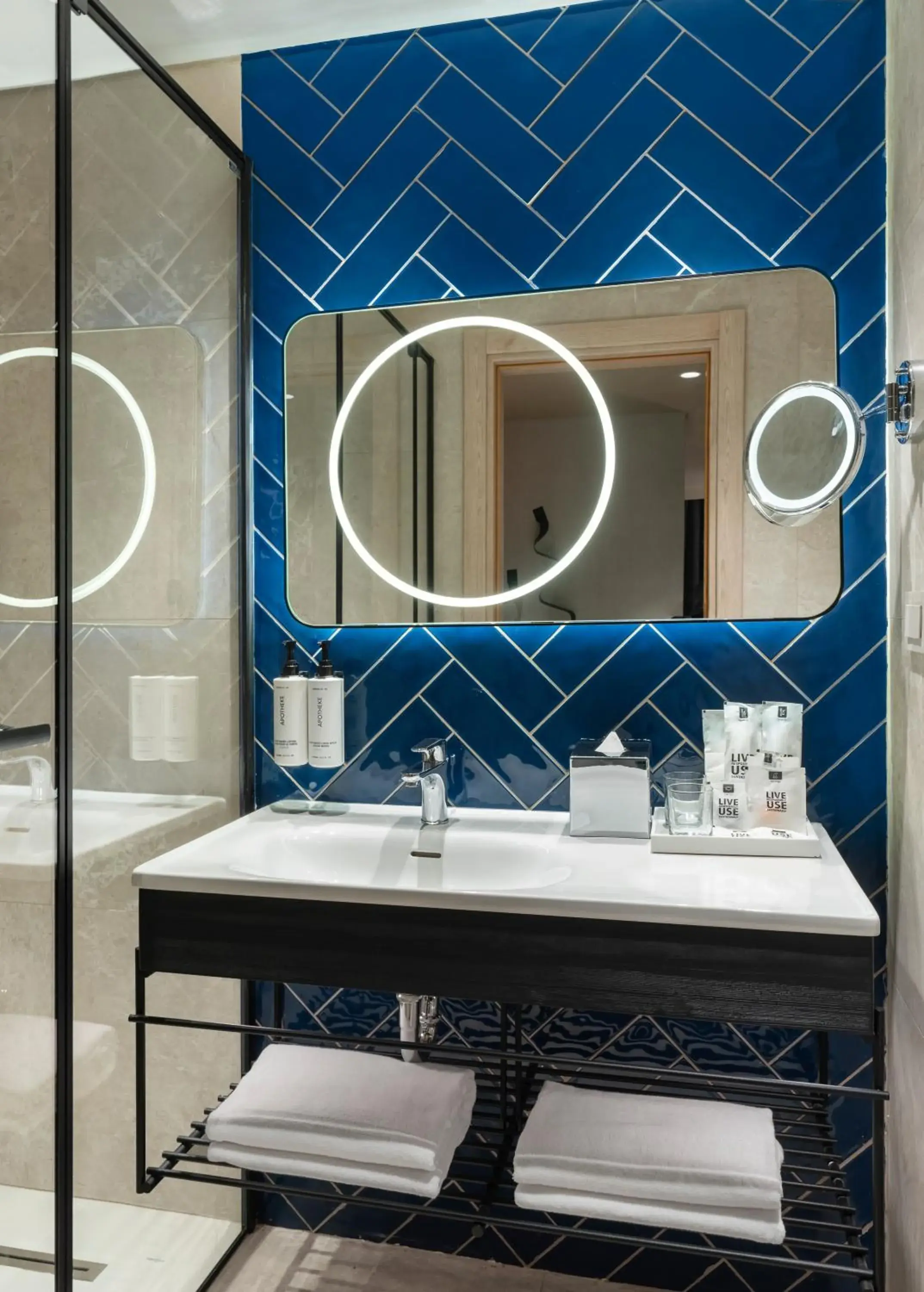 Standard King Room with Bosphorus Bridge View in Crowne Plaza Istanbul - Ortakoy Bosphorus by IHG Standard King Room with Bosphorus Bridge View in Crowne Plaza Istanbul - Ortakoy Bosphorus by IHG