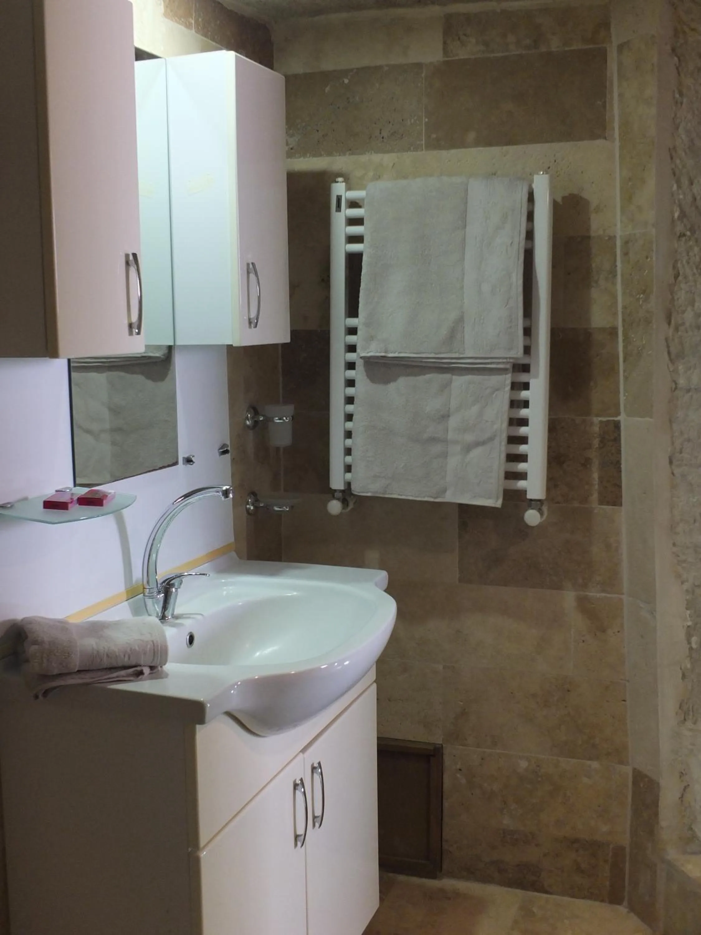 Shower in Anatolia cave hotel Pension