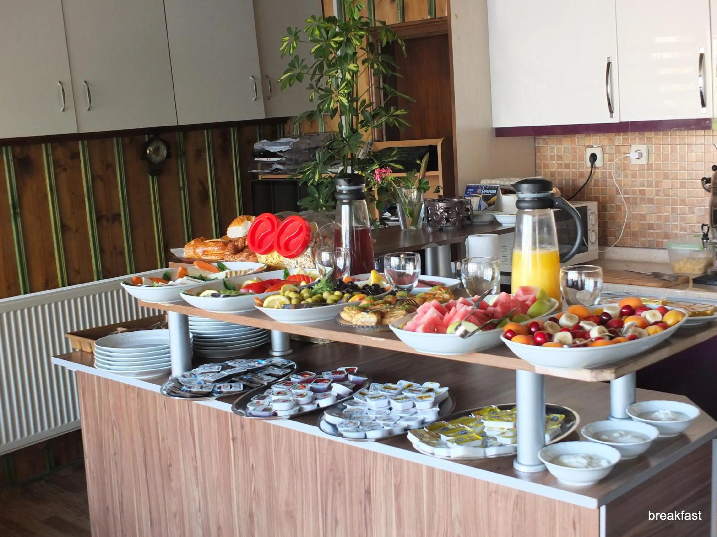 Communal kitchen in Anatolia cave hotel Pension