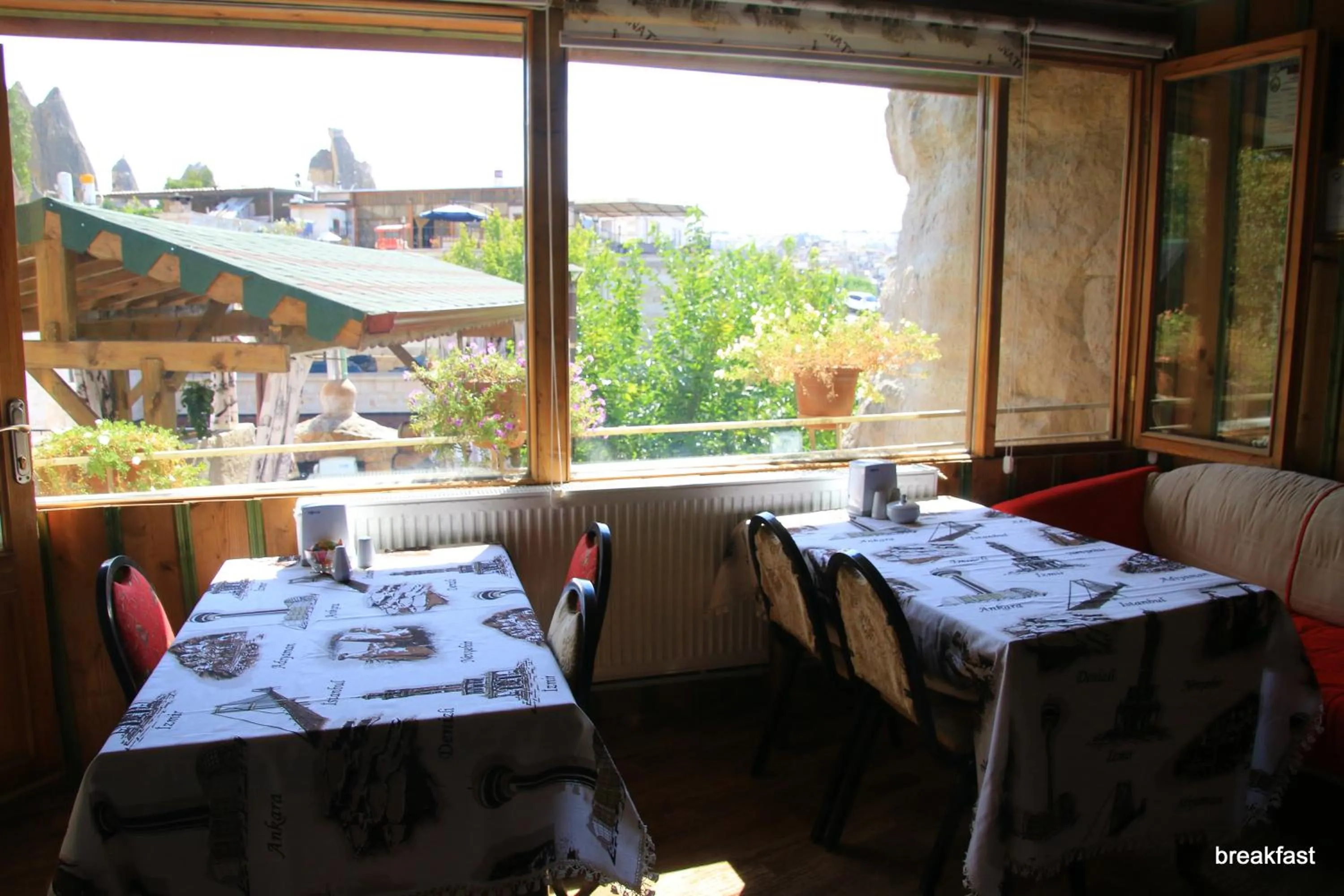 Communal lounge/ TV room in Anatolia cave hotel Pension