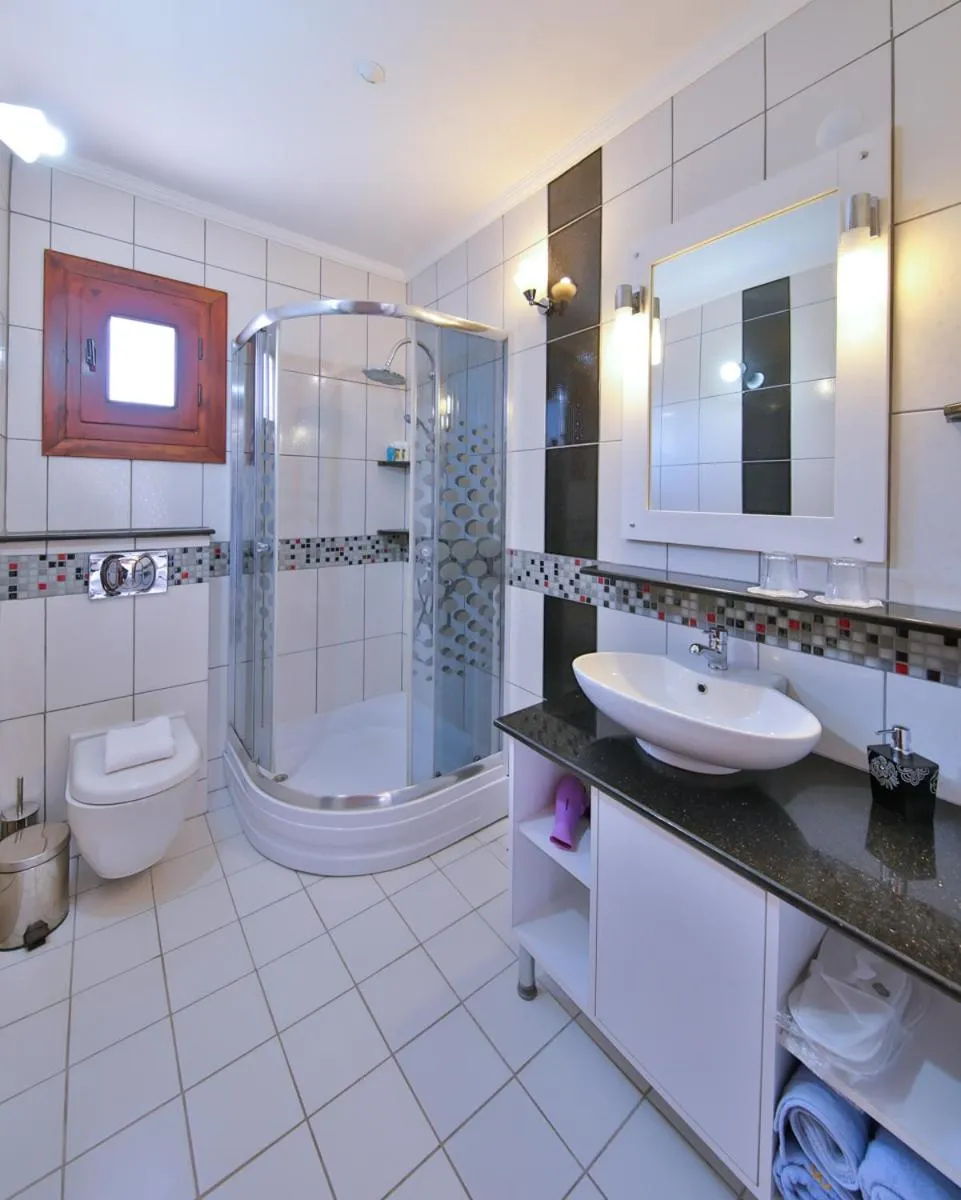 Shower in Diva Residence Allsuite Hotel