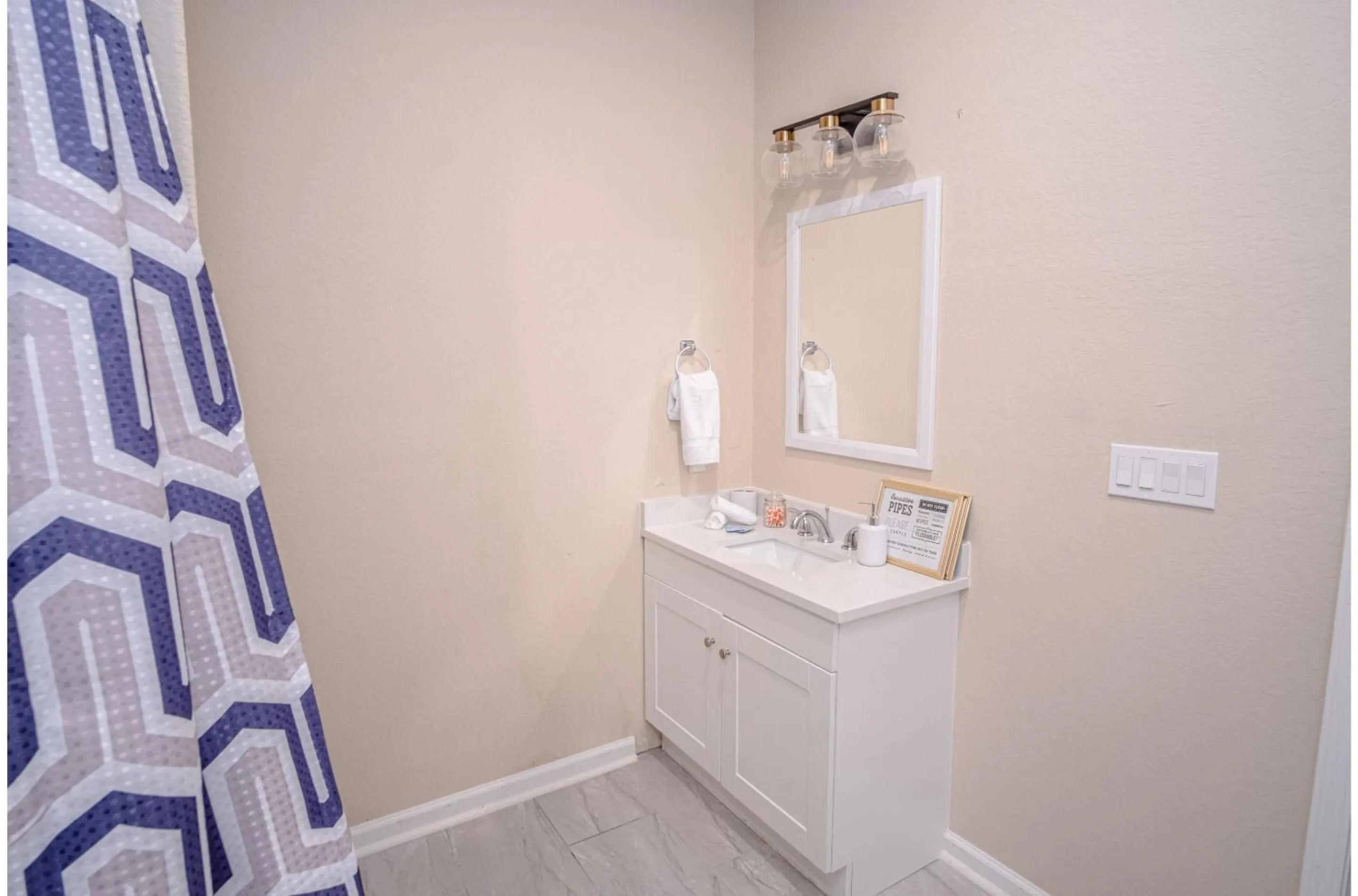 Bathroom in Beautiful Fenced 3BR 2BA Near Exciting Downtown