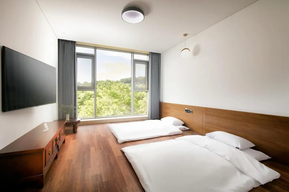 Photo of the whole room, Bed in Daon Hotel