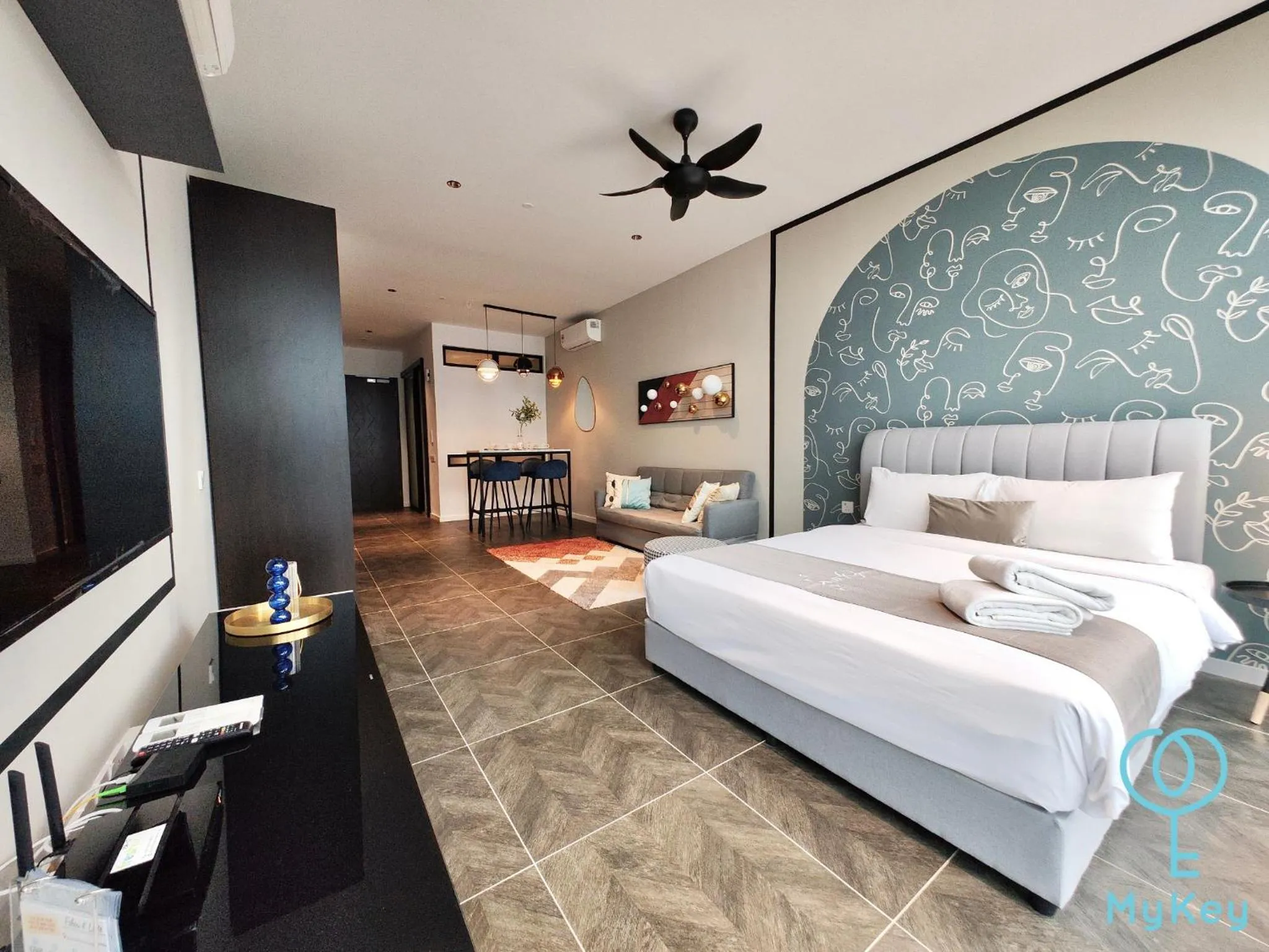 TV and multimedia, Bed in Scarletz Suites KLCC by MyKey