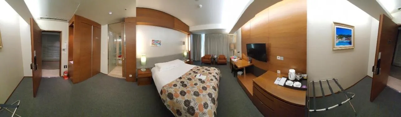 Bed in High1 Grand Hotel Convention Tower