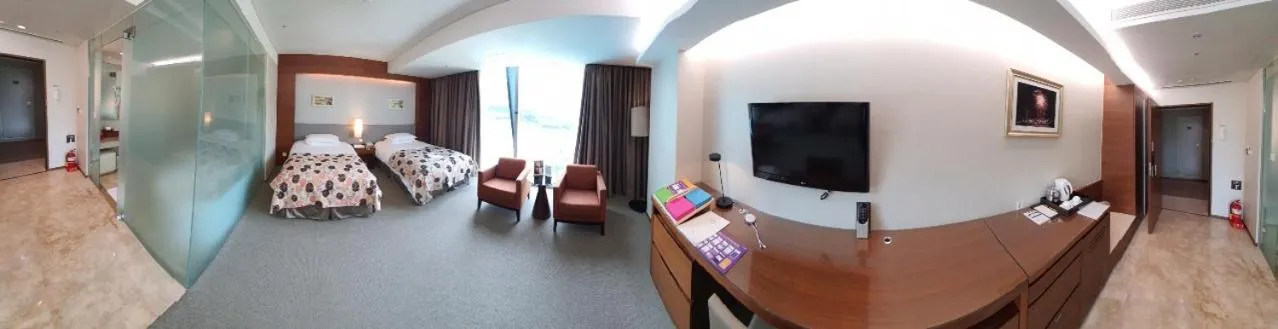 Bed in High1 Grand Hotel Convention Tower