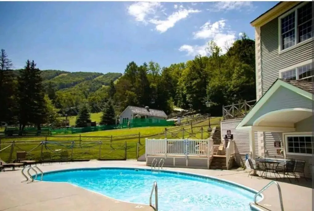 Pool view in Gorgeous Ski On/Off 2 BR Sleeps 8 Jiminy-Must See Luxury