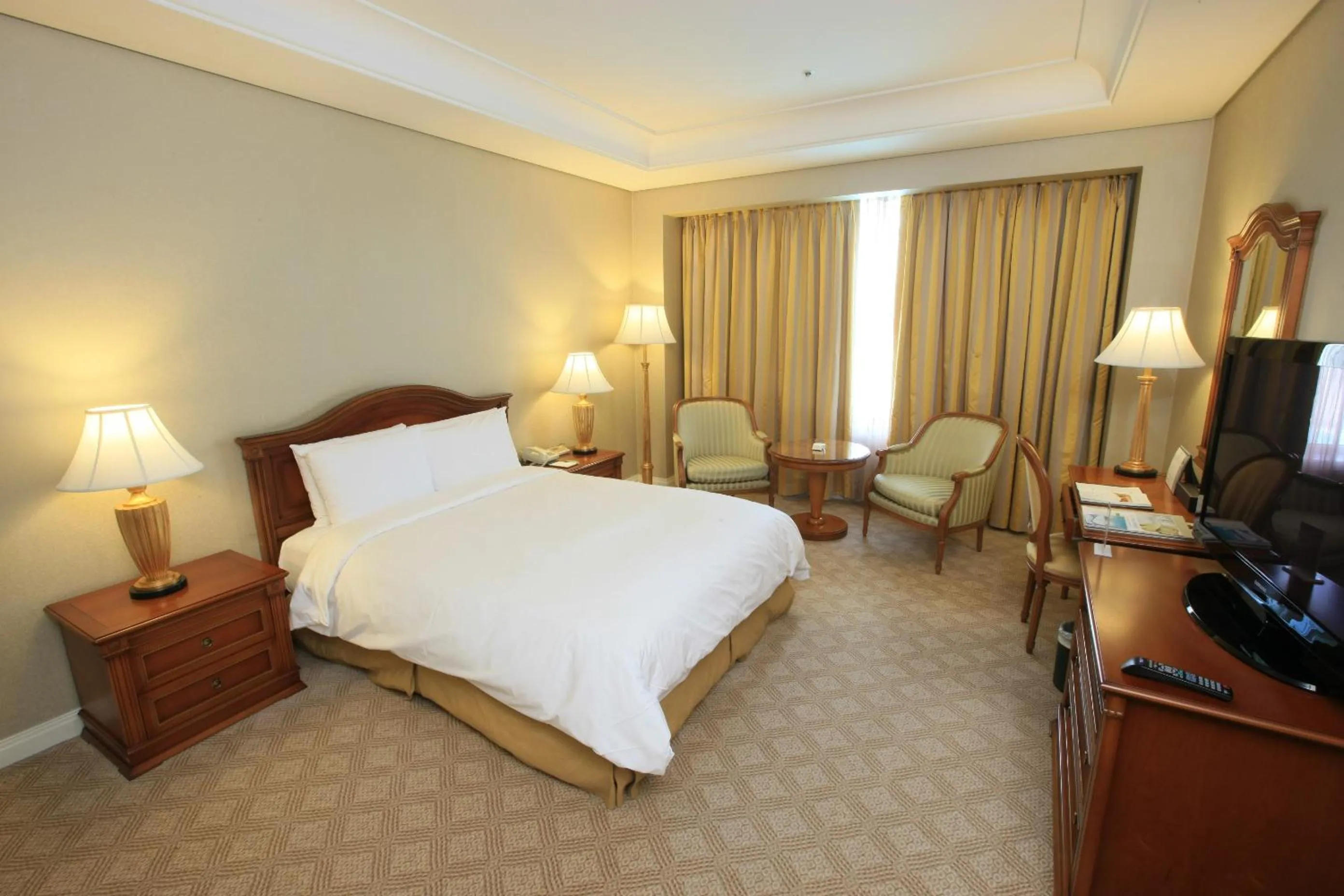 Bed in High1 Grand Hotel Main Tower