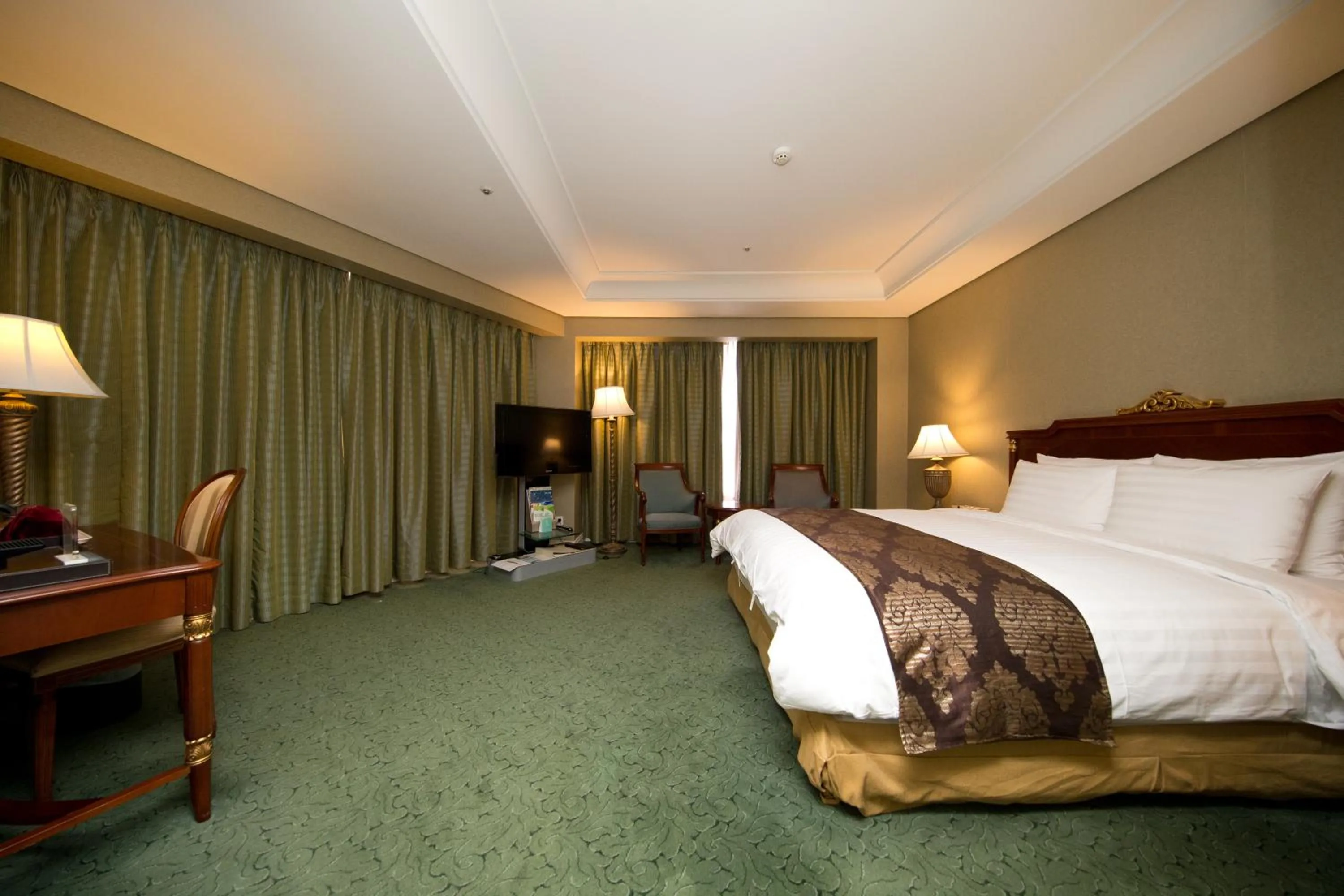 Bed in High1 Grand Hotel Main Tower