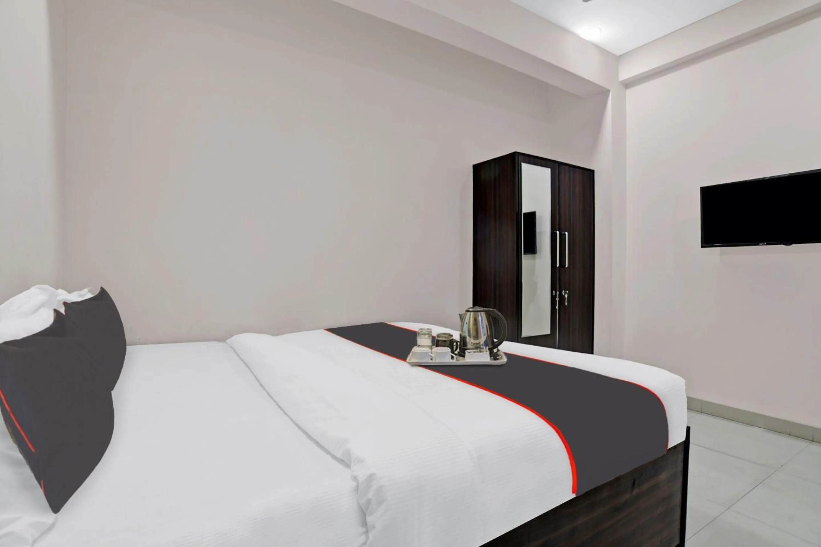 Bedroom, Bed in HOTEL DREAM PALACE