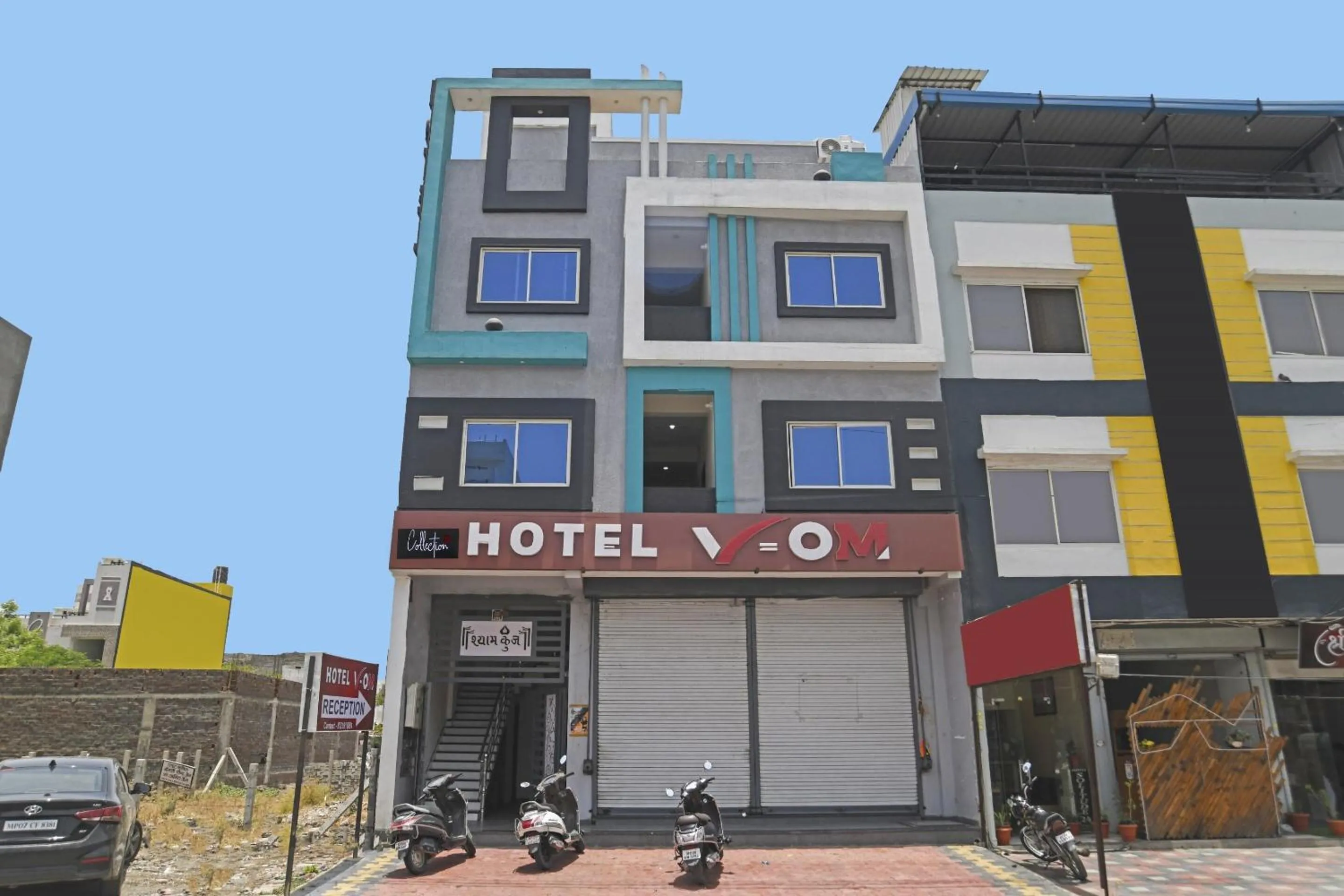 Facade/entrance in HOTEL DREAM PALACE