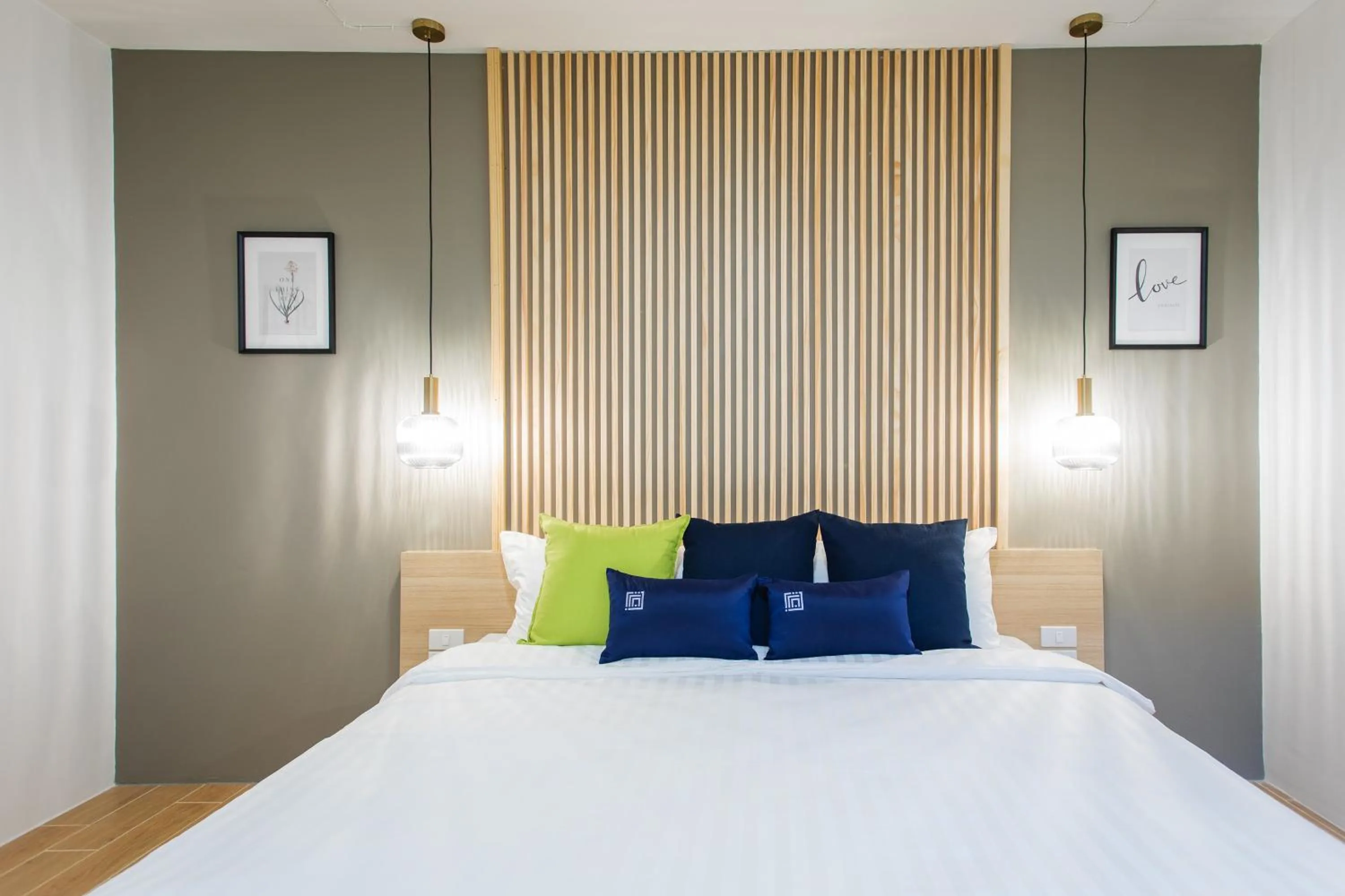 Bed in Zayn Express & Suites