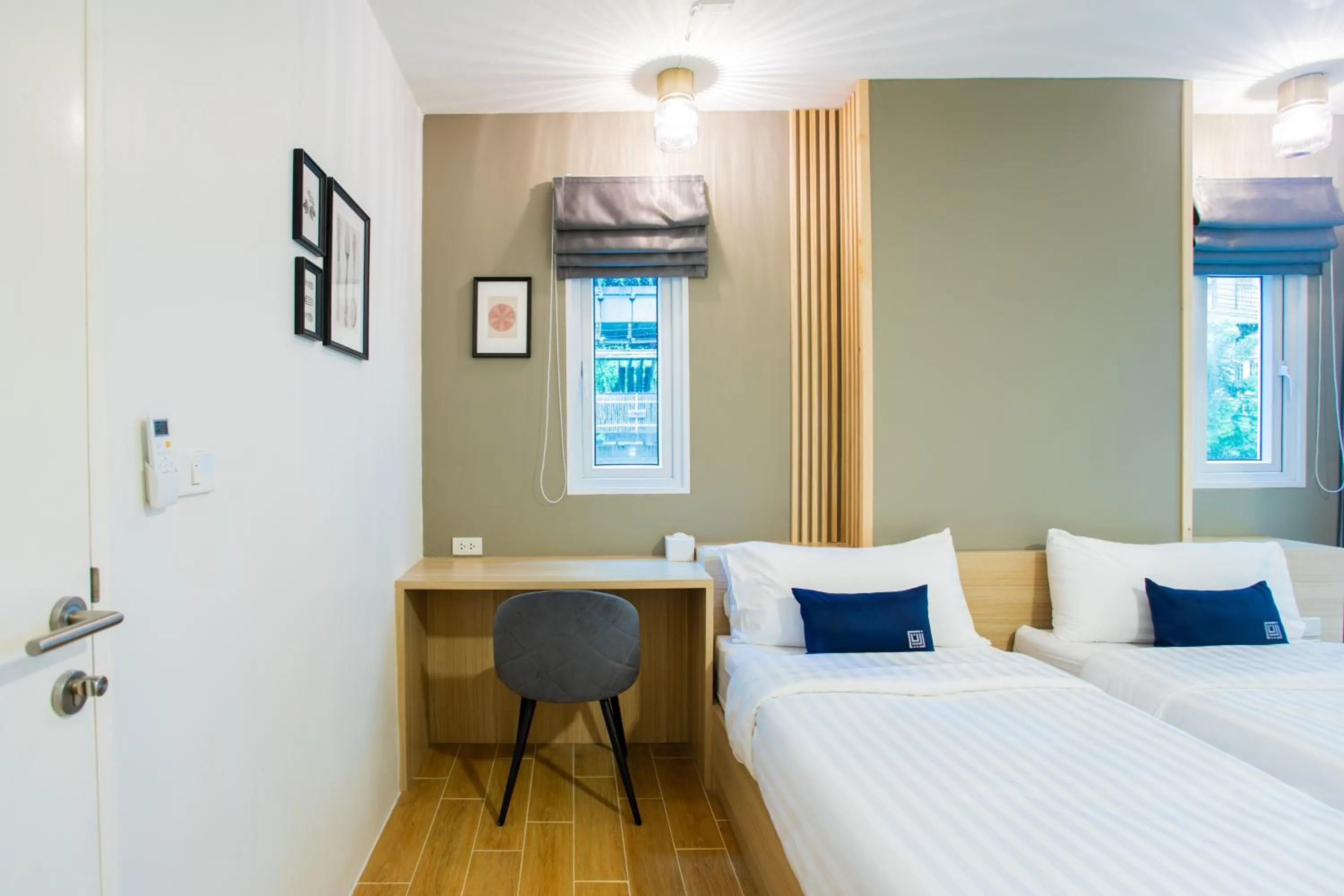 Bed in Zayn Express & Suites