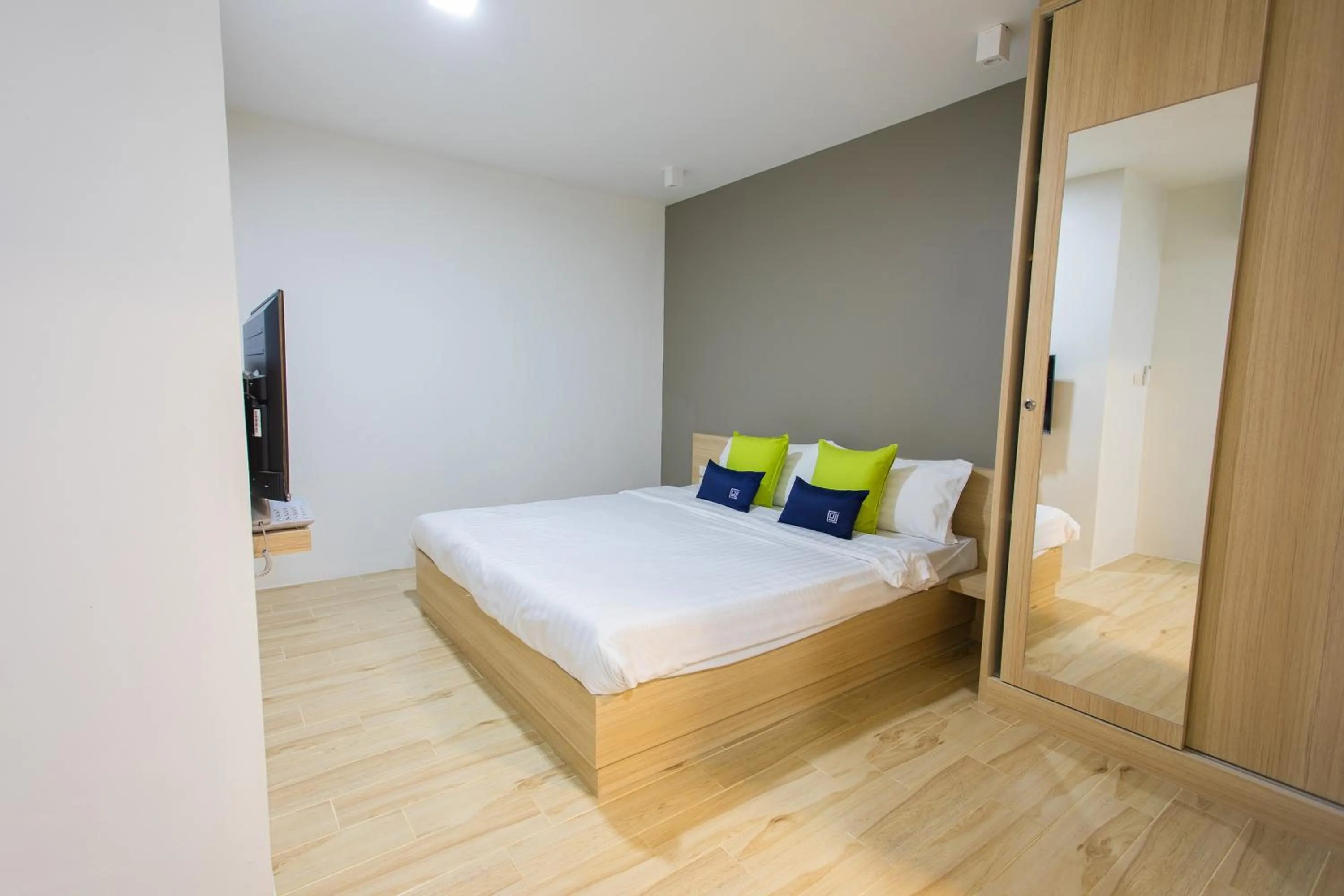 Bedroom, Bed in Zayn Express & Suites