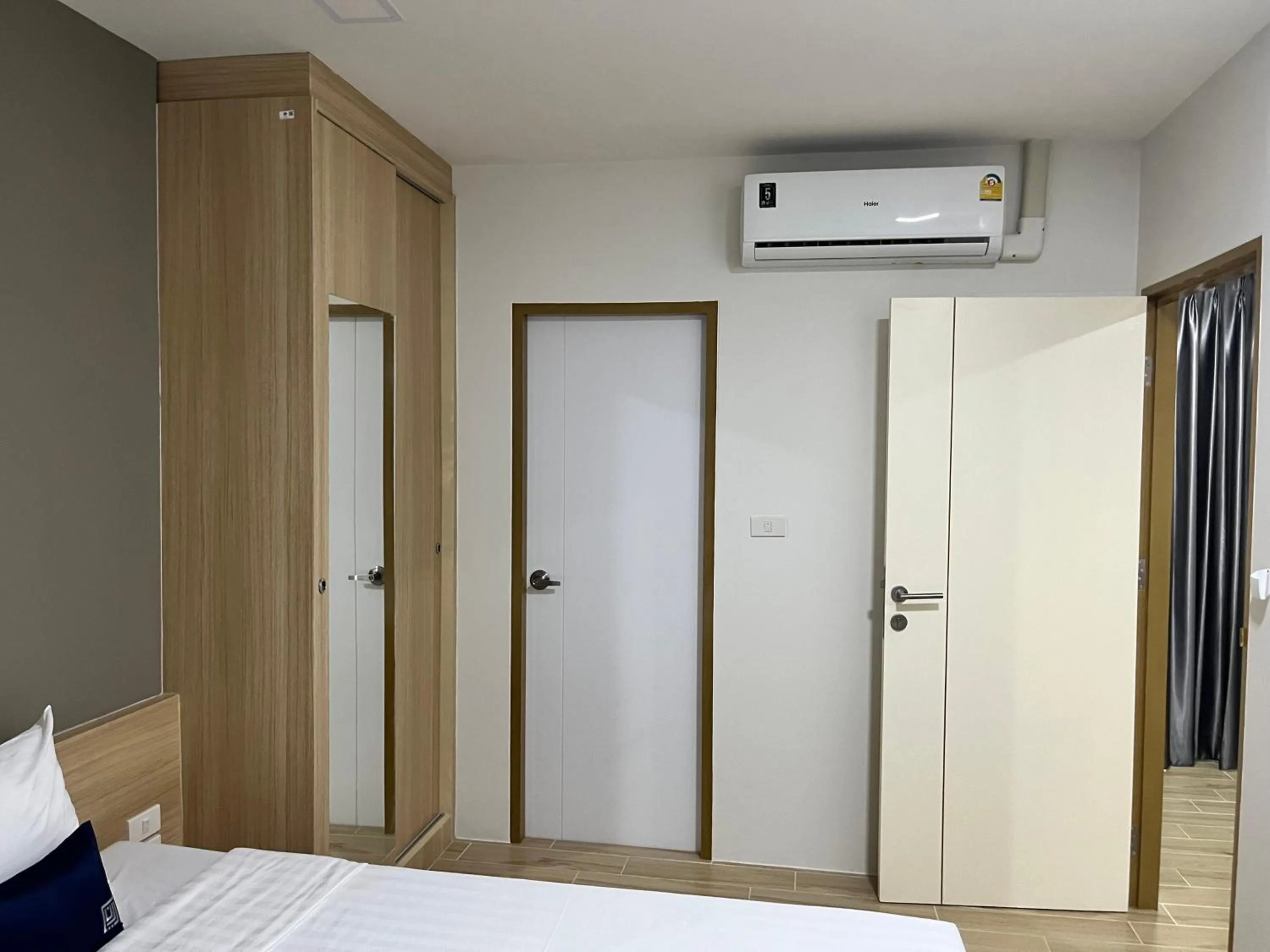 Bedroom, Bed in Zayn Express & Suites