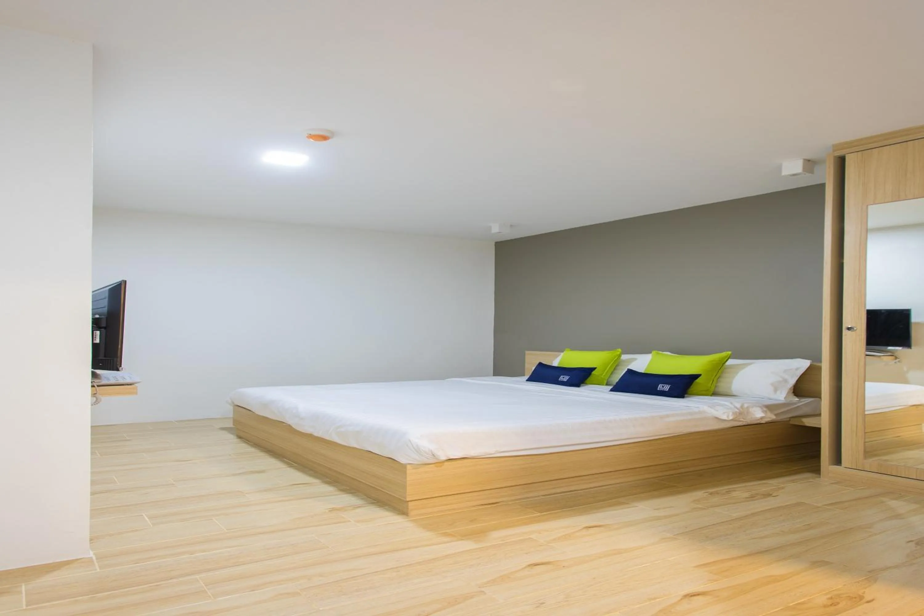 Bedroom, Bed in Zayn Express & Suites