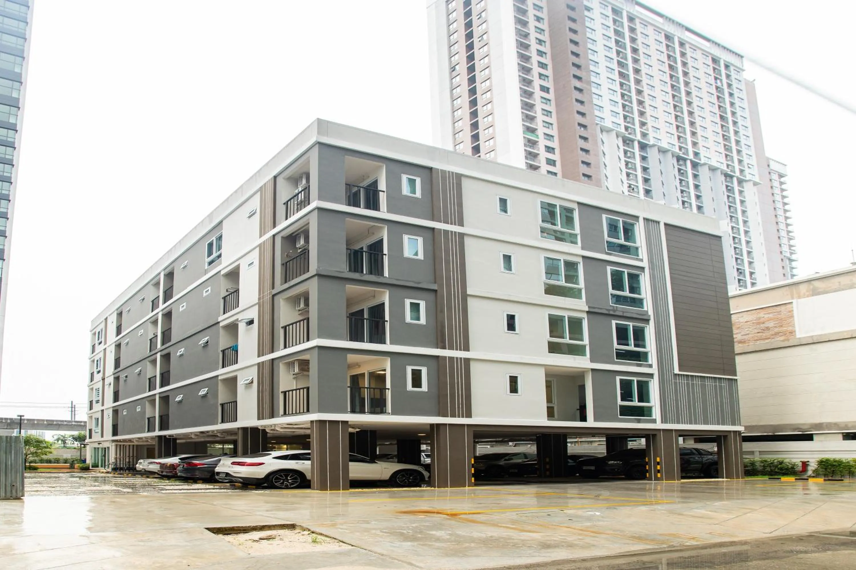 Property building in Zayn Express & Suites