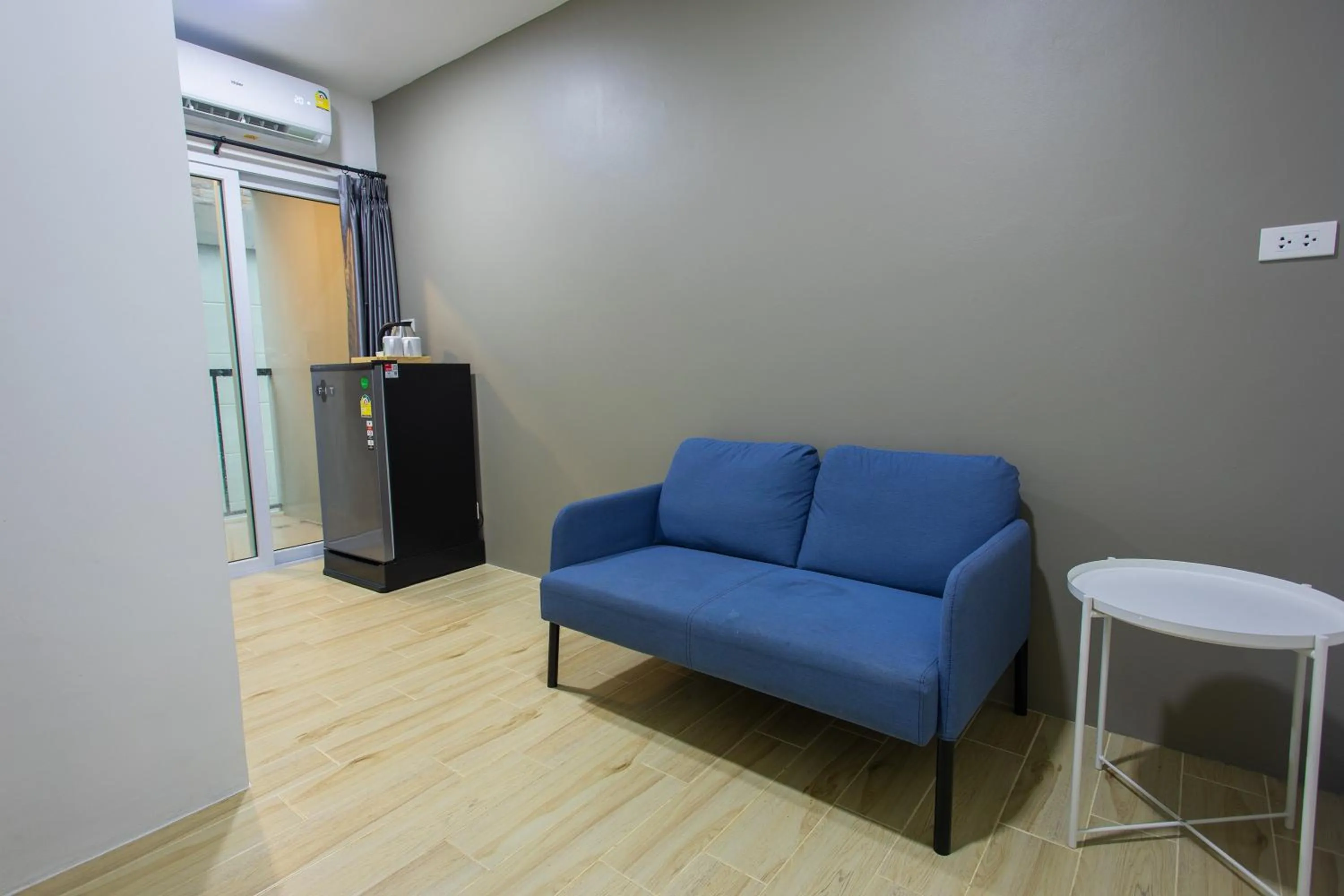 Photo of the whole room in Zayn Express & Suites