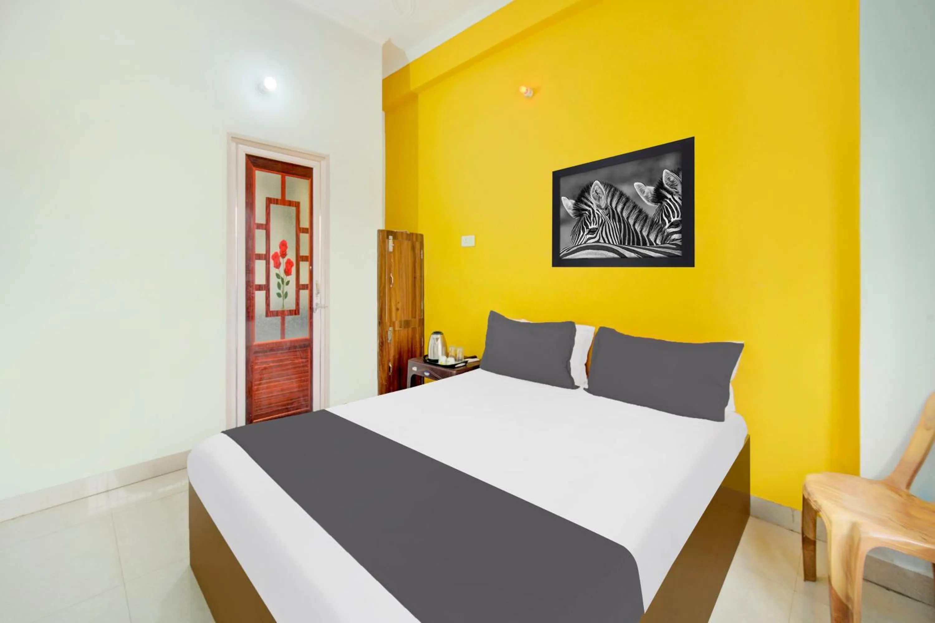 Bedroom, Bed in Hotel O Friends Inn