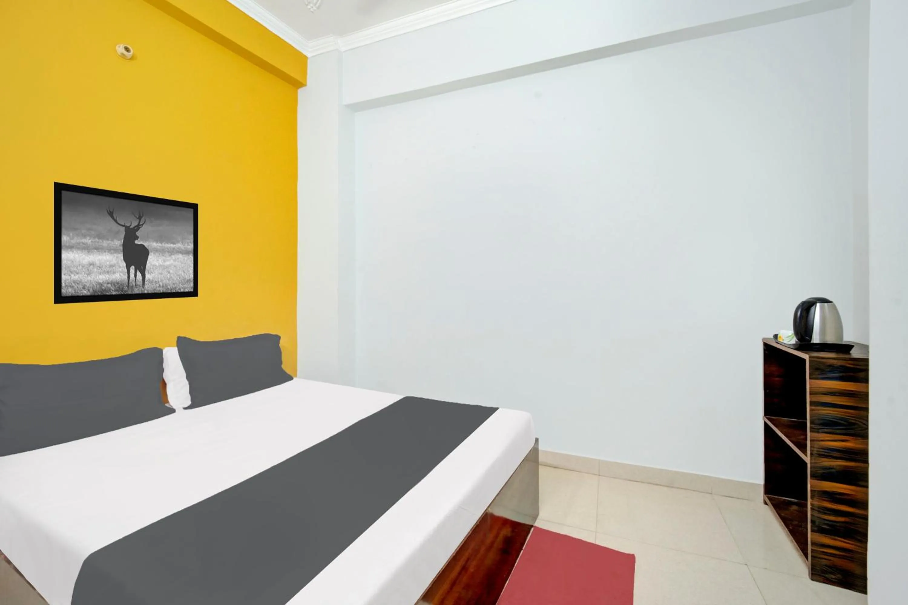 Bedroom, Bed in Hotel O Friends Inn