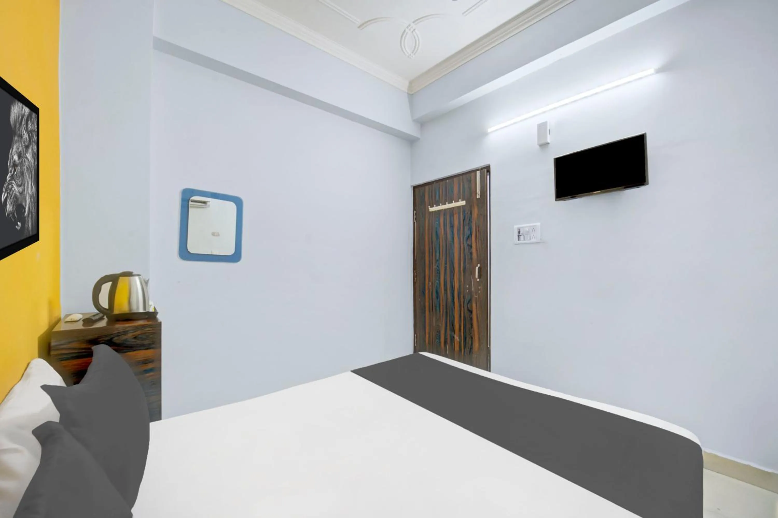 Bedroom, Bed in Hotel O Friends Inn