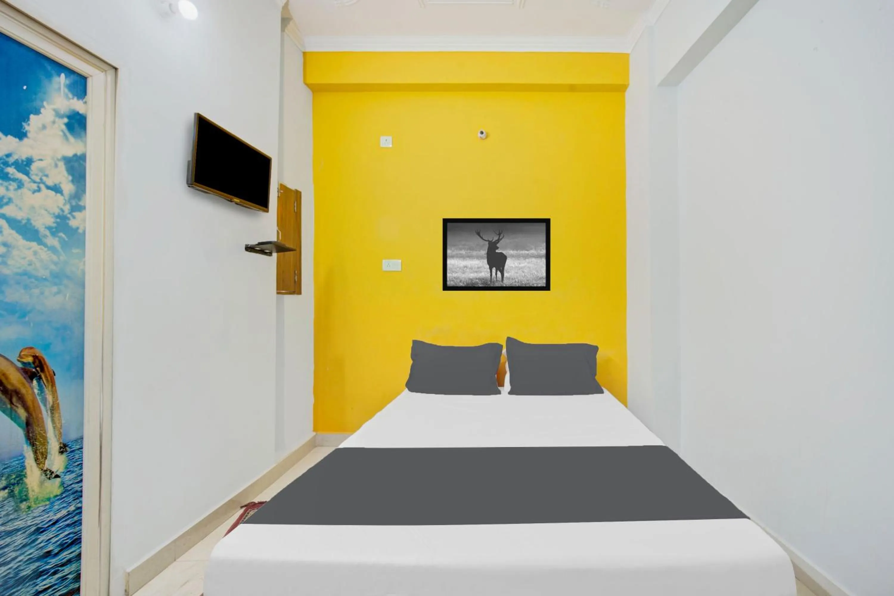 Bedroom, Bed in Hotel O Friends Inn