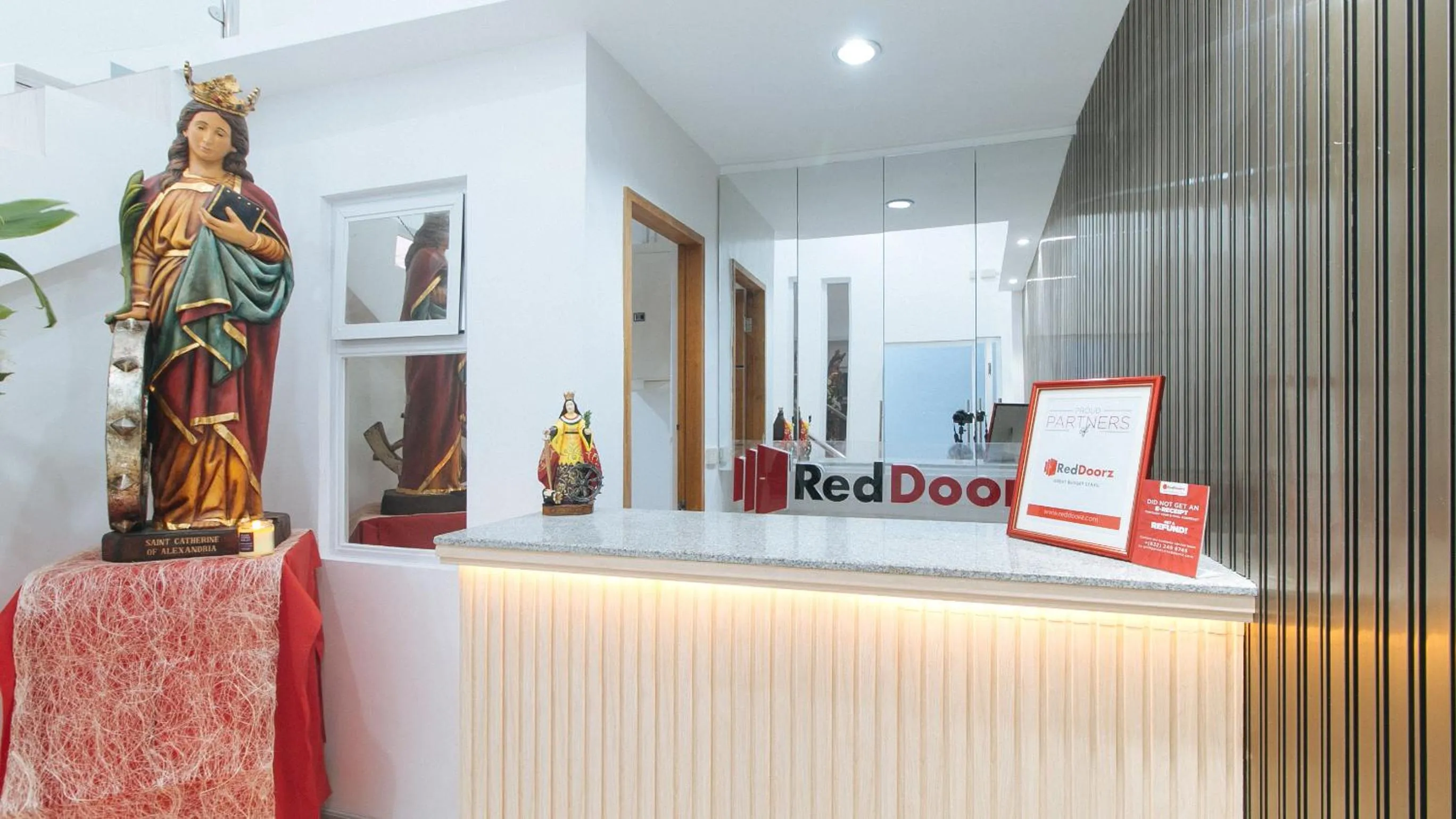 Lobby or reception in RedDoorz @ St. Catherine Residences Olongapo City