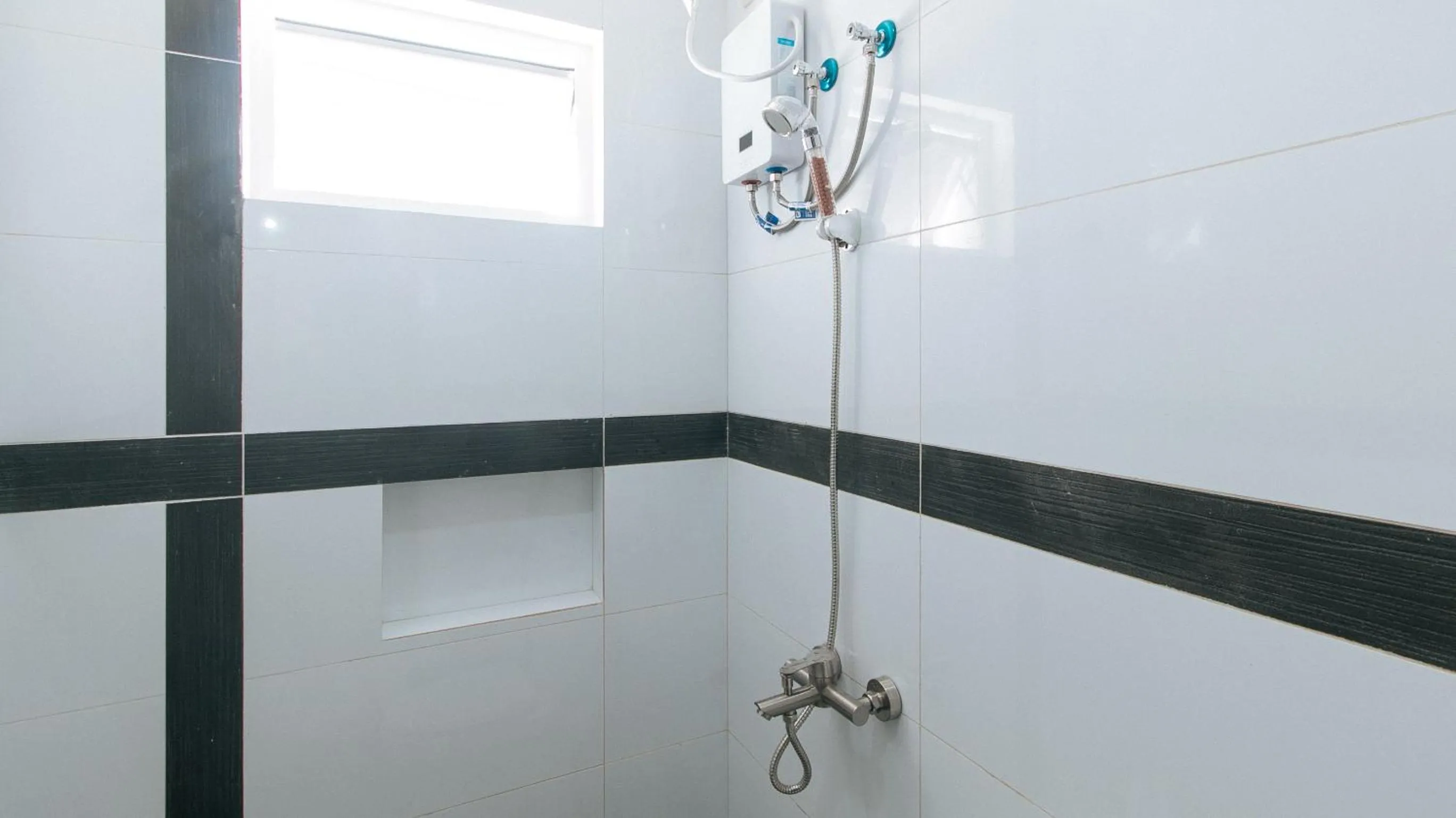 Shower in RedDoorz @ St. Catherine Residences Olongapo City