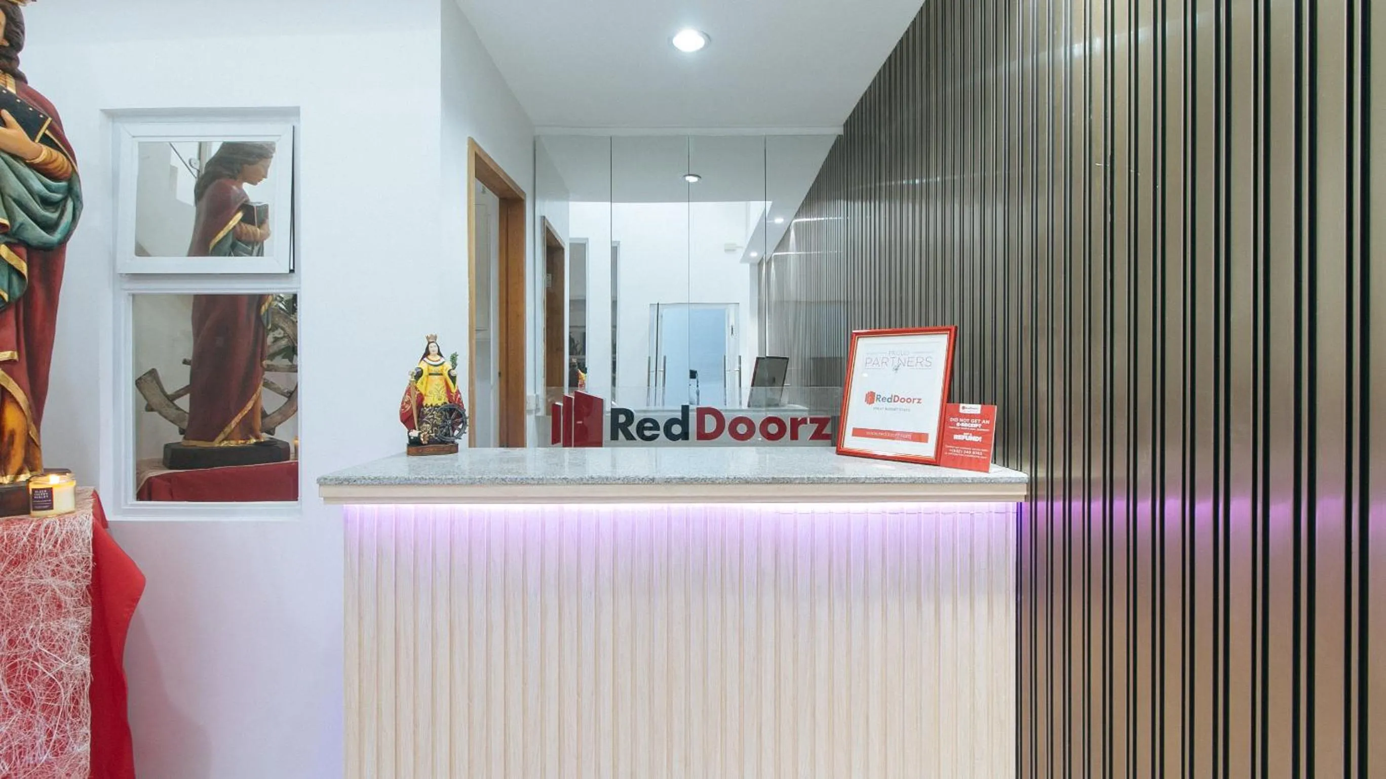 Lobby or reception in RedDoorz @ St. Catherine Residences Olongapo City