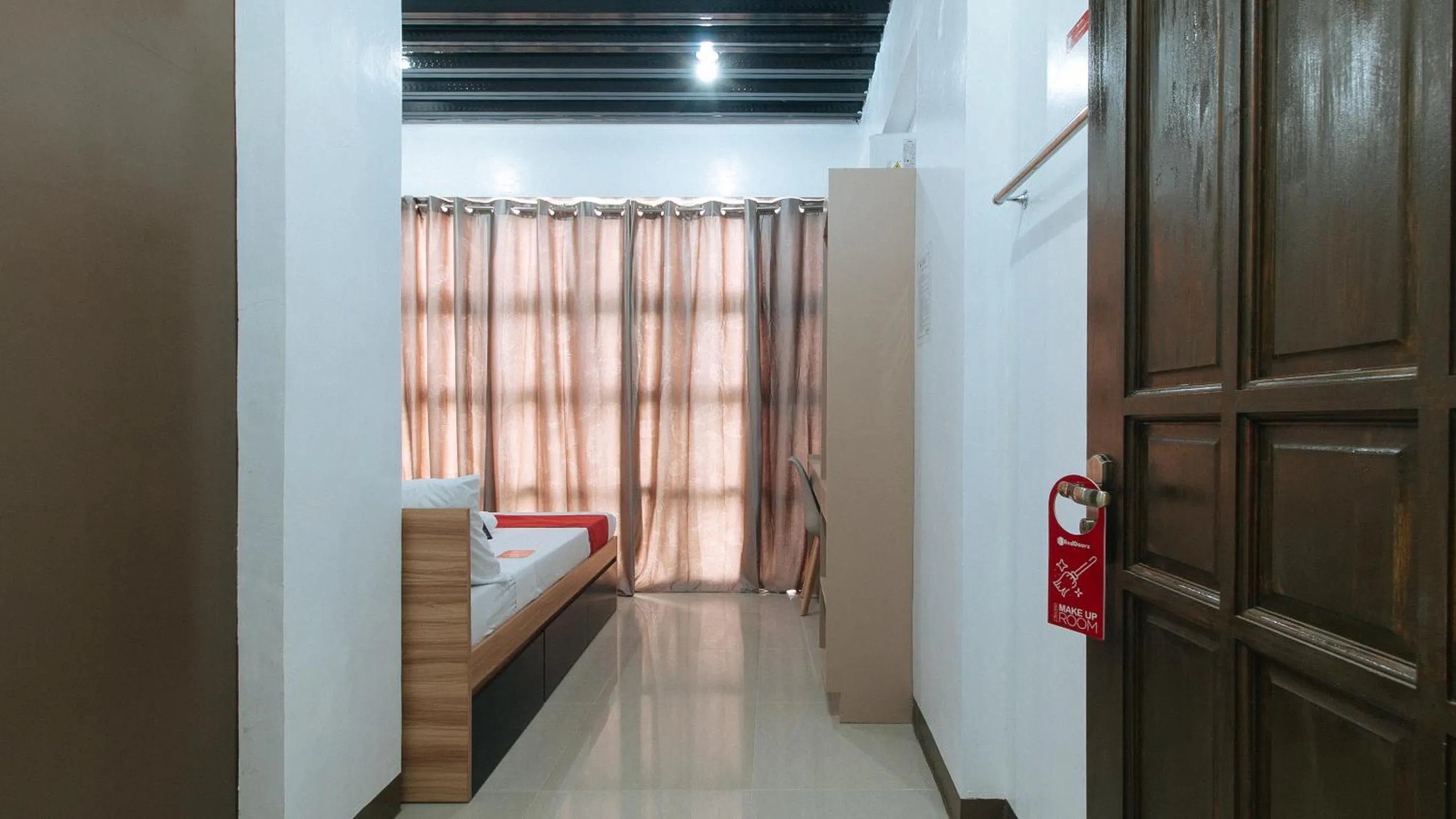 Bedroom, Bed in RedDoorz Near Iloilo International Airport