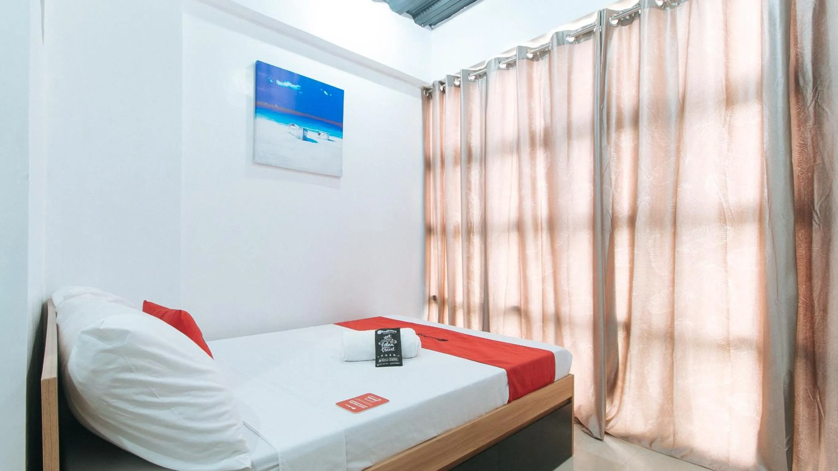 Bedroom, Bed in RedDoorz Near Iloilo International Airport