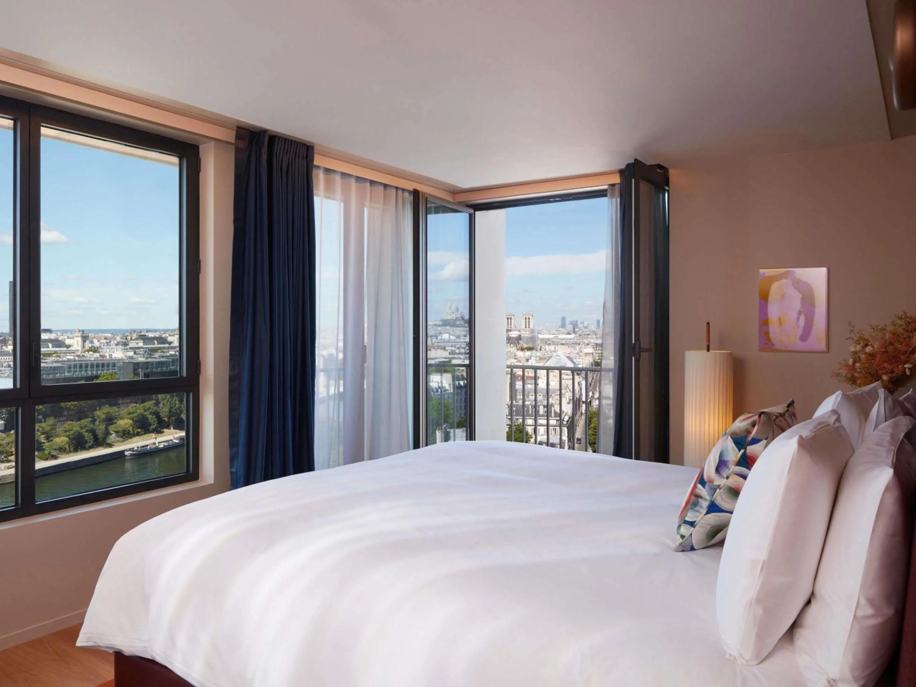 Bedroom, Bed in SO/ Paris Hotel