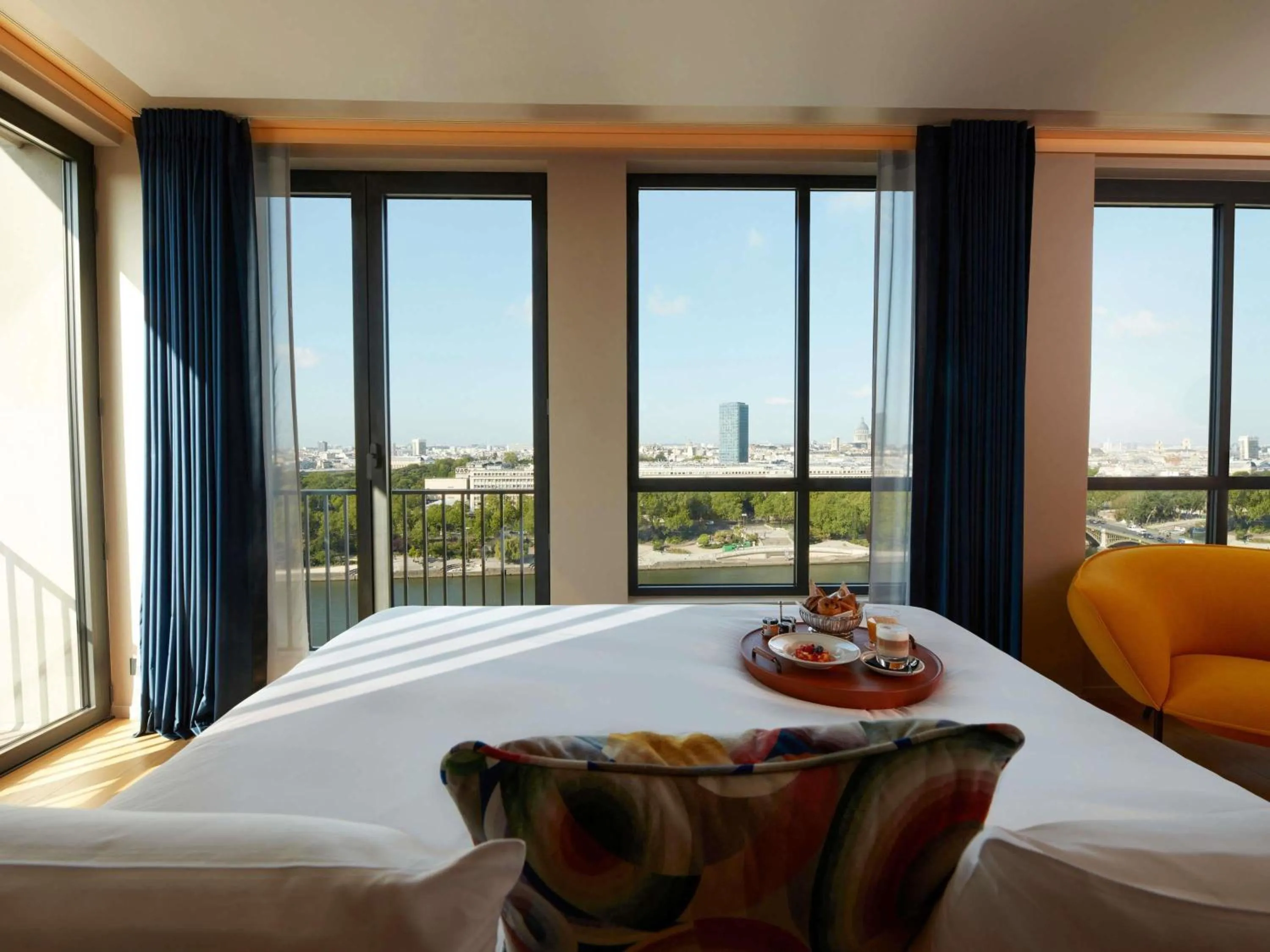 Bedroom, Bed in SO/ Paris Hotel