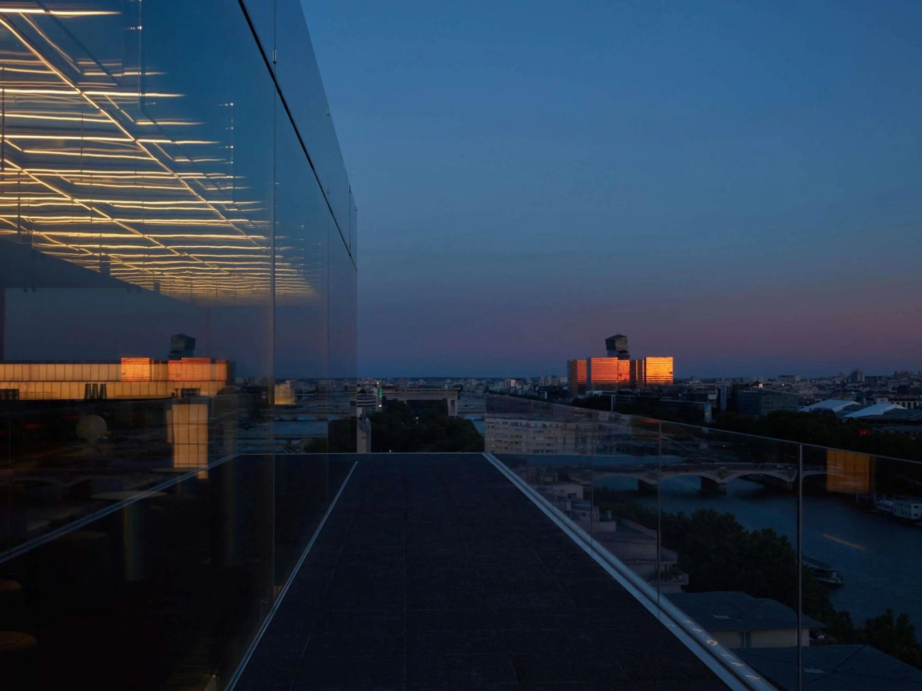 Lounge or bar in SO/ Paris Hotel
