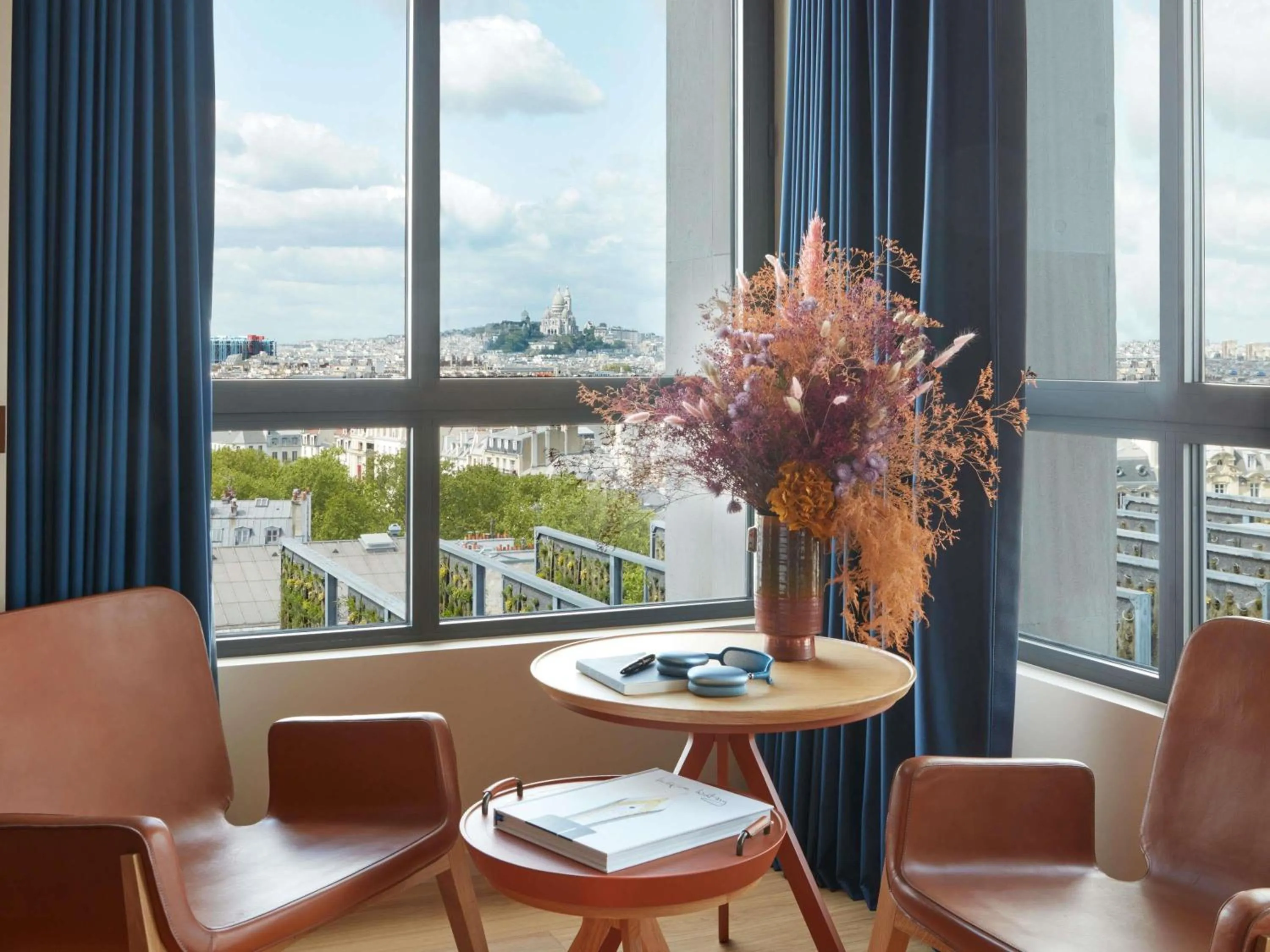 Bedroom in SO/ Paris Hotel