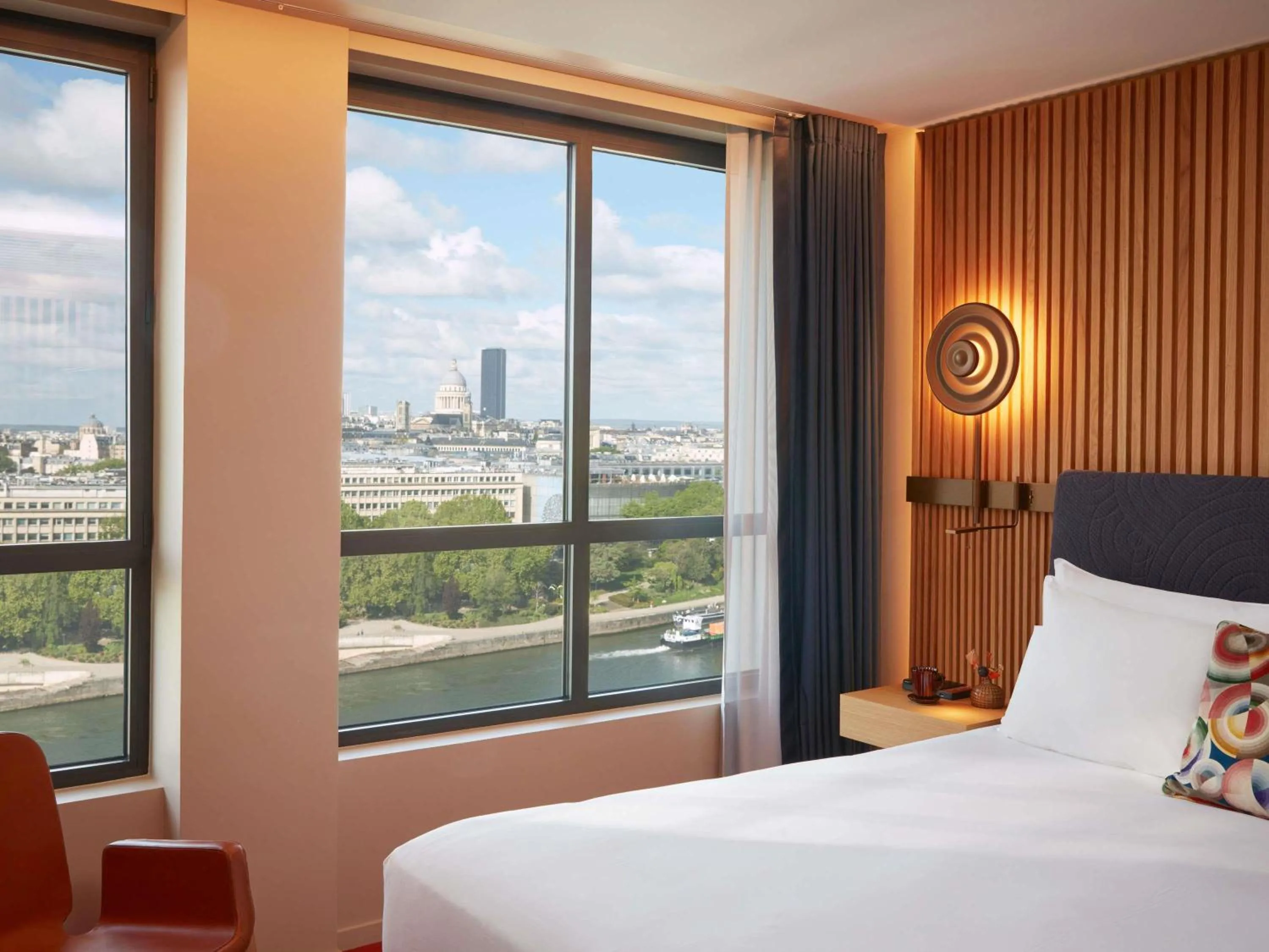 Bedroom, Bed in SO/ Paris Hotel