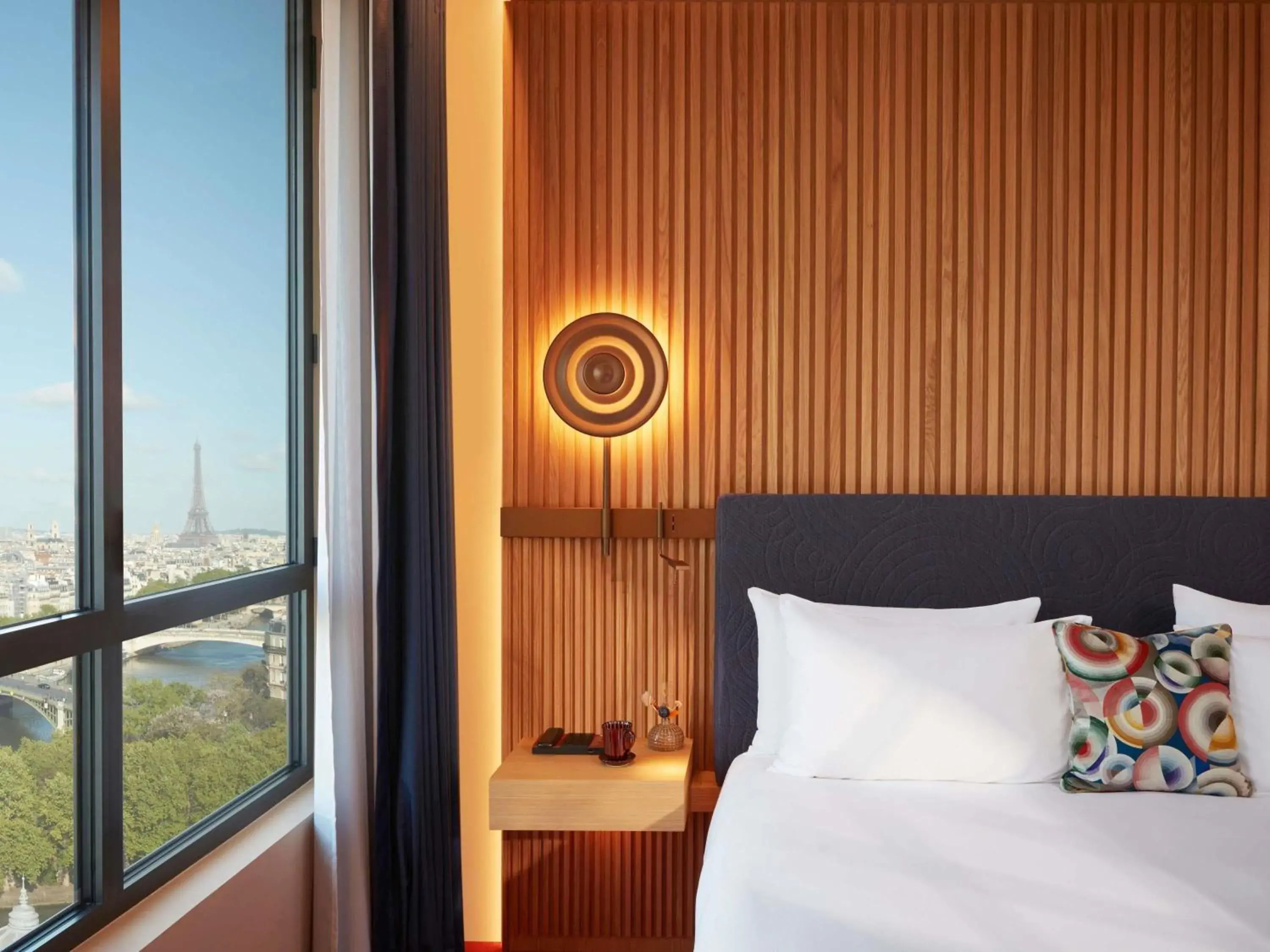 Iconic Paris Skyline room - River Seine and Eiffel Tower view in SO/ Paris Hotel Iconic Paris Skyline room - River Seine and Eiffel Tower view in SO/ Paris Hotel