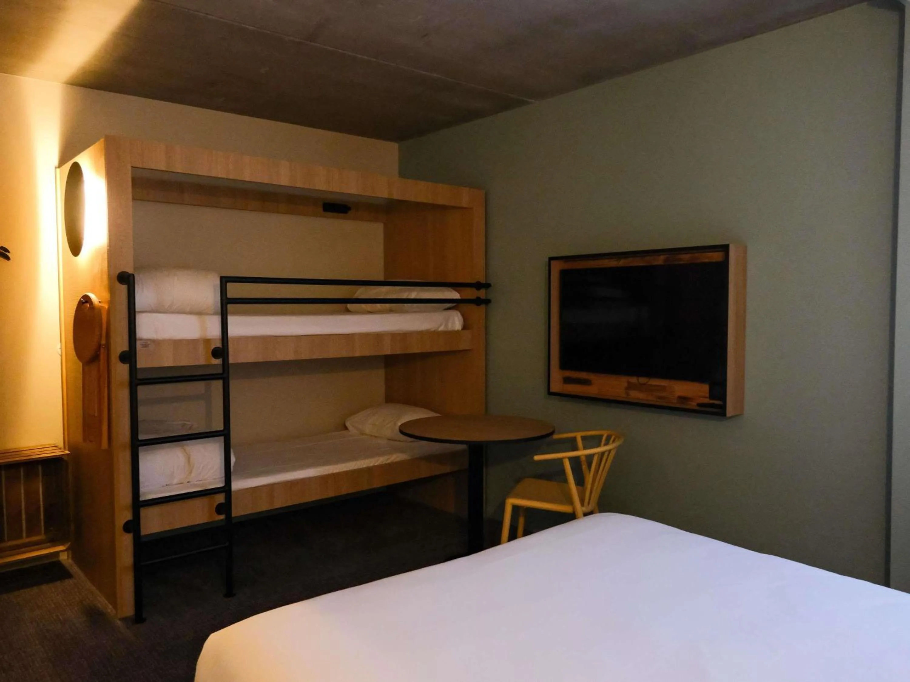 Bedroom, Bed in Greet Hôtel Orthez Bearn