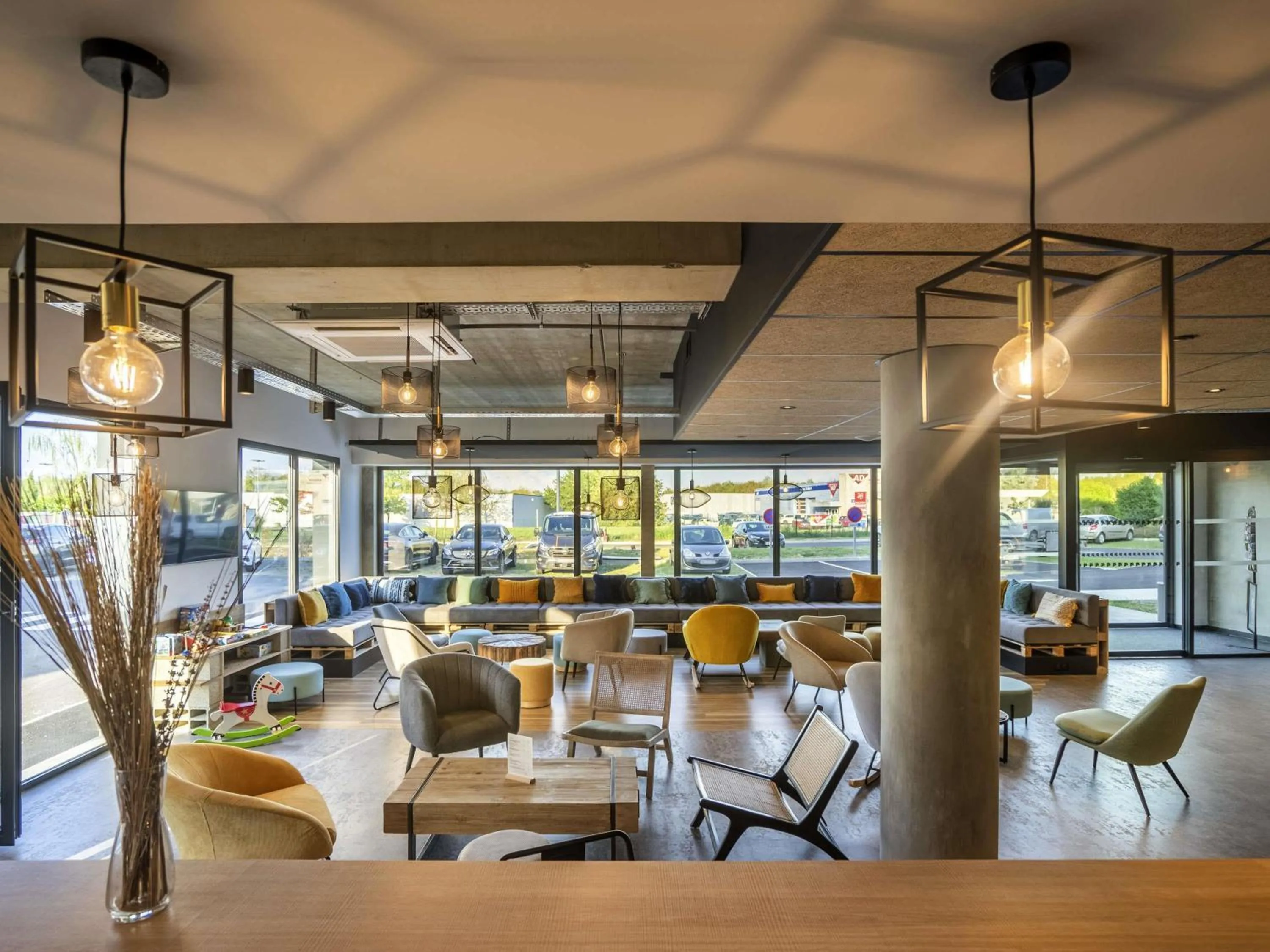 Lounge or bar in Greet Hôtel Orthez Bearn