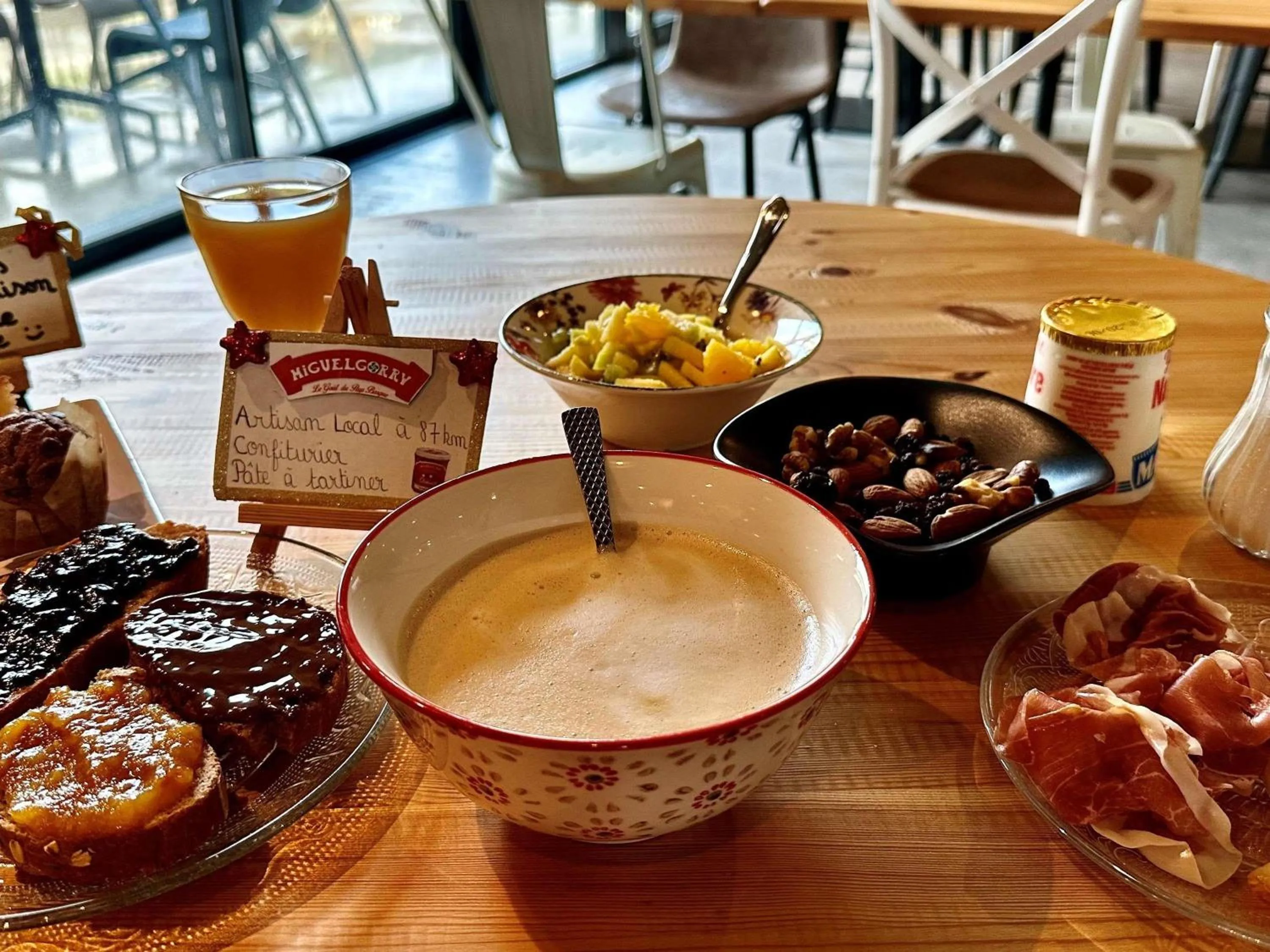 Breakfast in Greet Hôtel Orthez Bearn