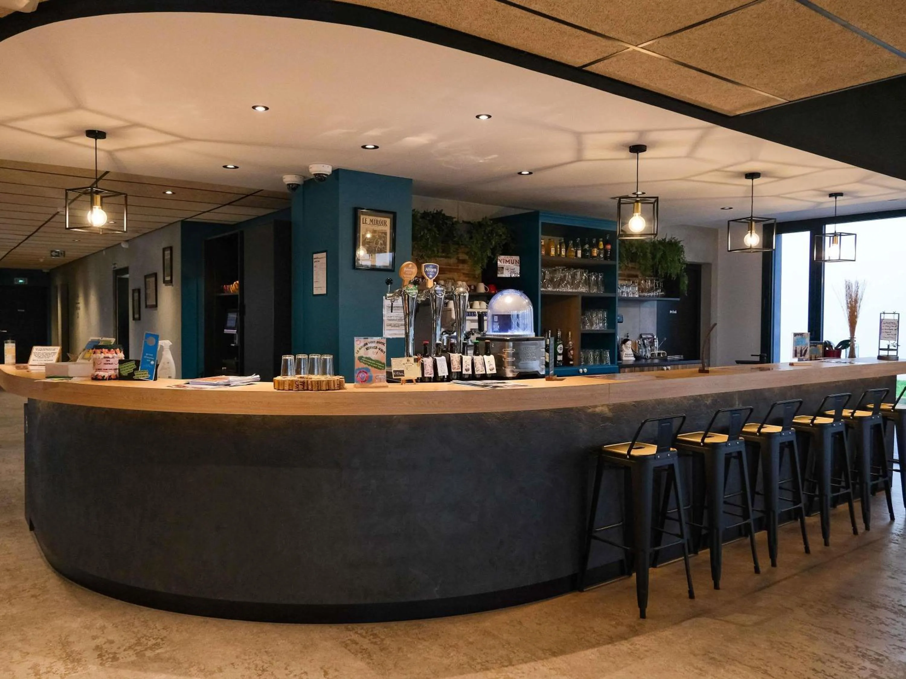 Lounge or bar in Greet Hôtel Orthez Bearn