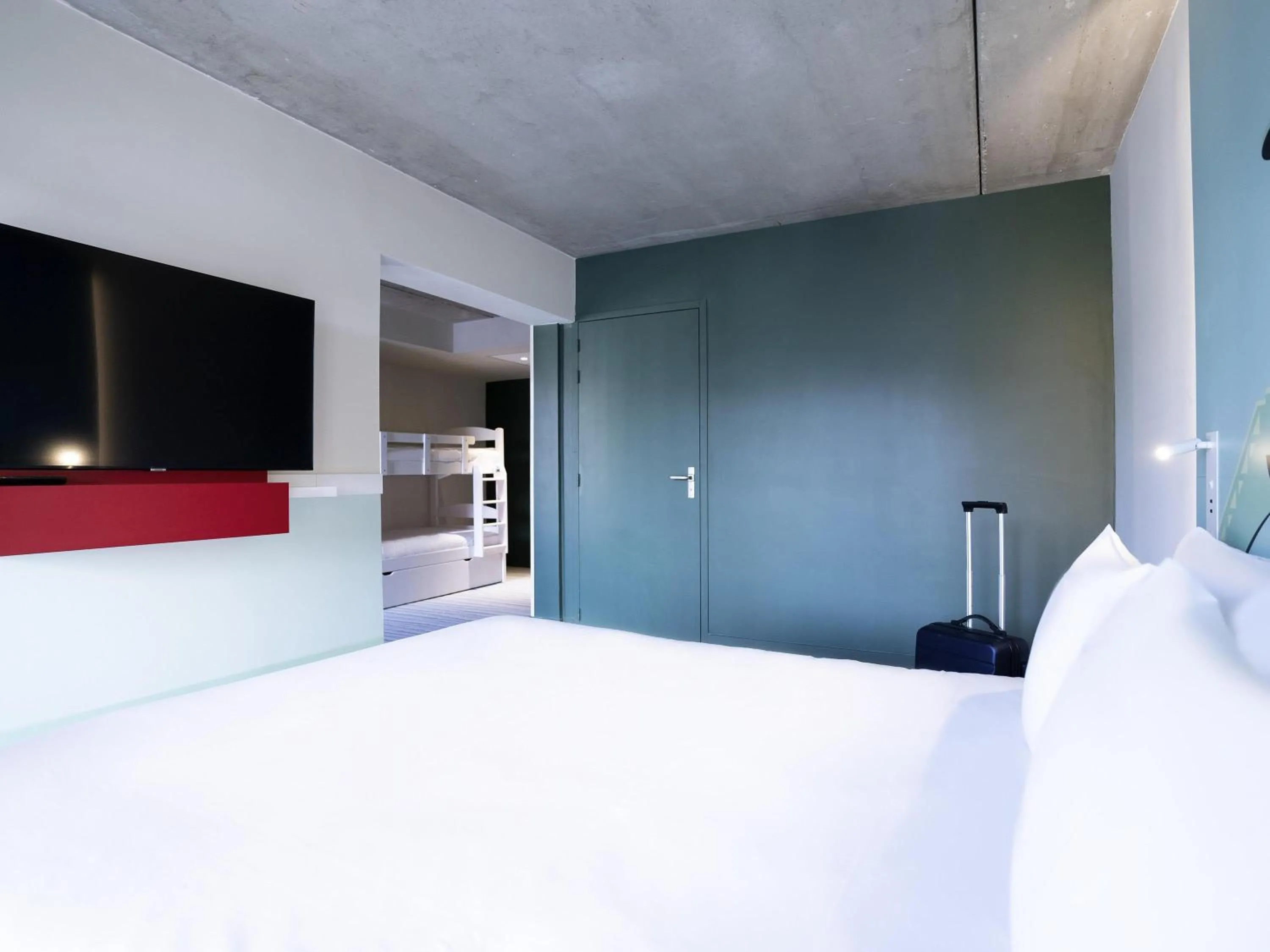 Bedroom, Bed in Ibis Styles Le Touquet