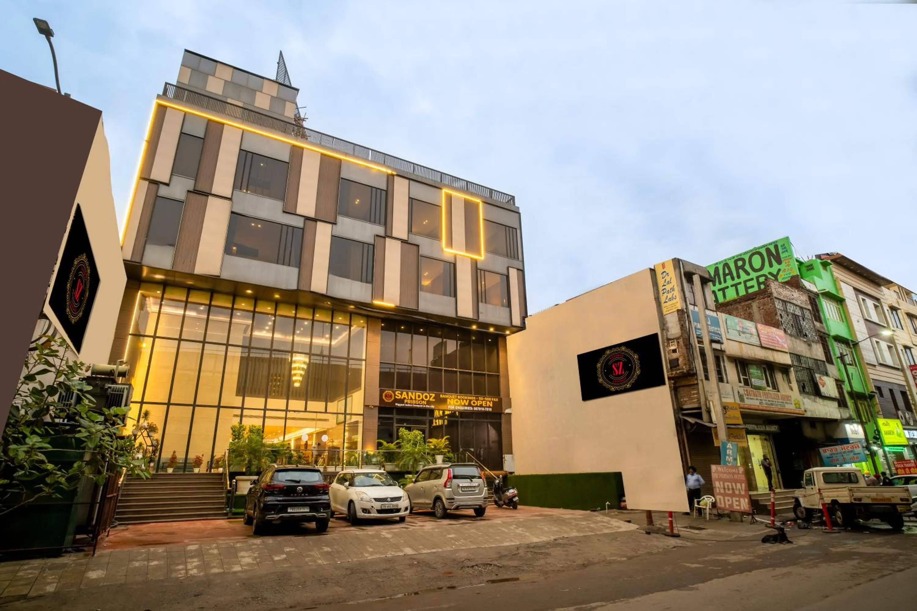 Facade/entrance in SANDOZ Pribson Hotel near Golden Temple
